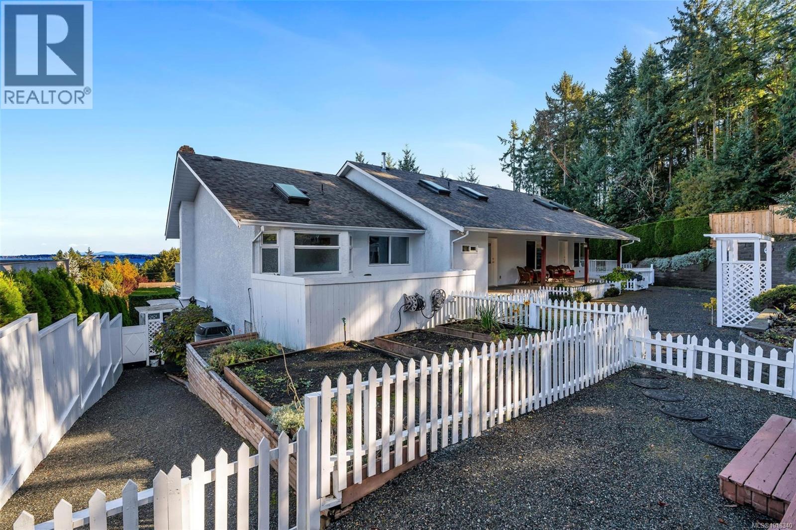 2446 Liggett Rd, Mill Bay