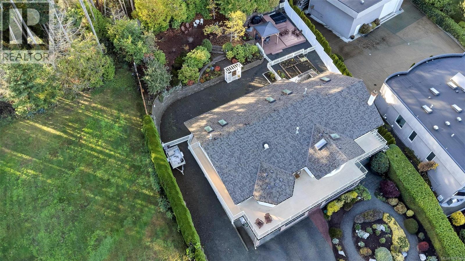 2446 Liggett Rd, Mill Bay