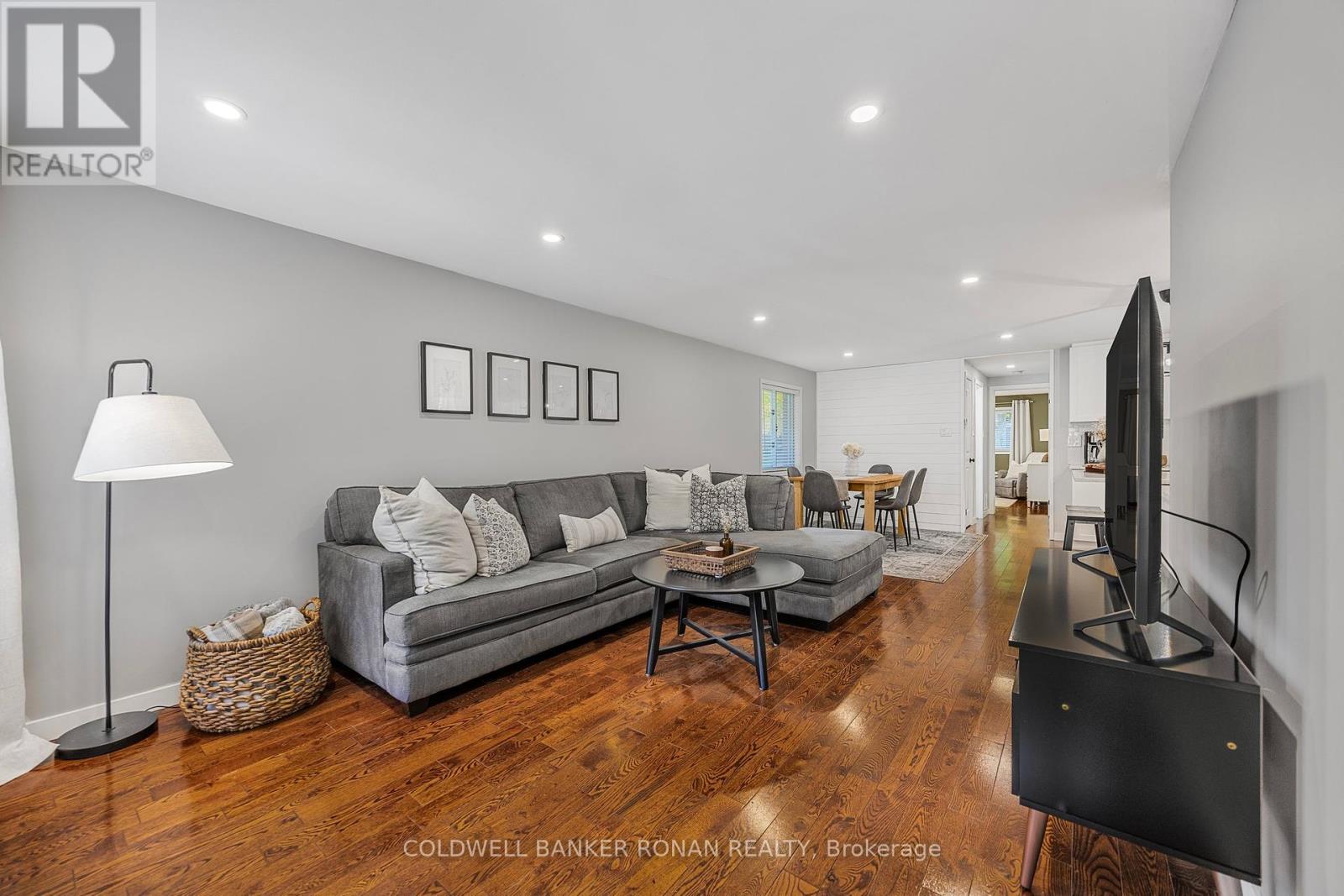 Single Family House Raised bungalow for Sale in  FERGUSON DRIVE Barrie (Northwest) 