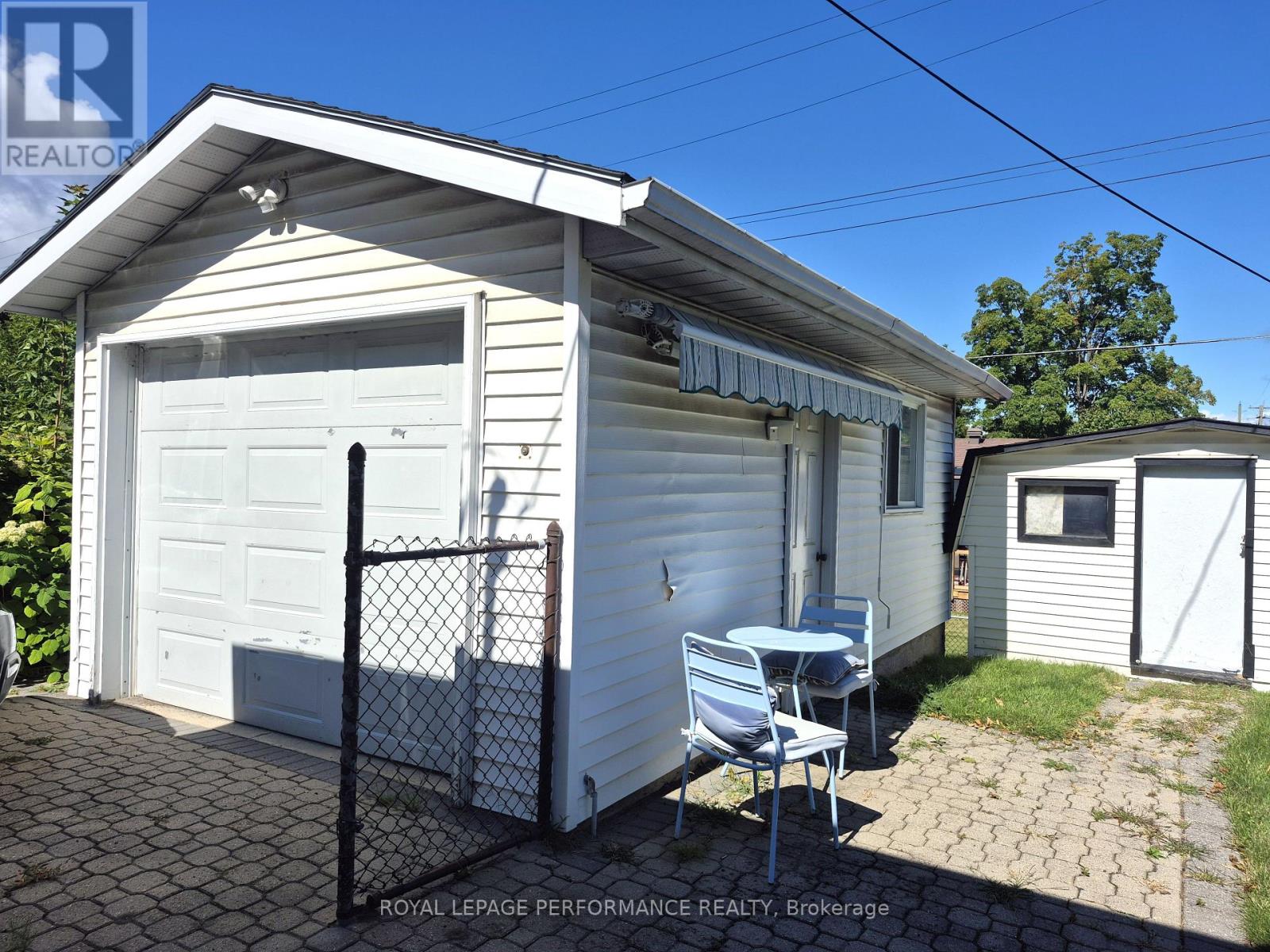 1 car detached garage