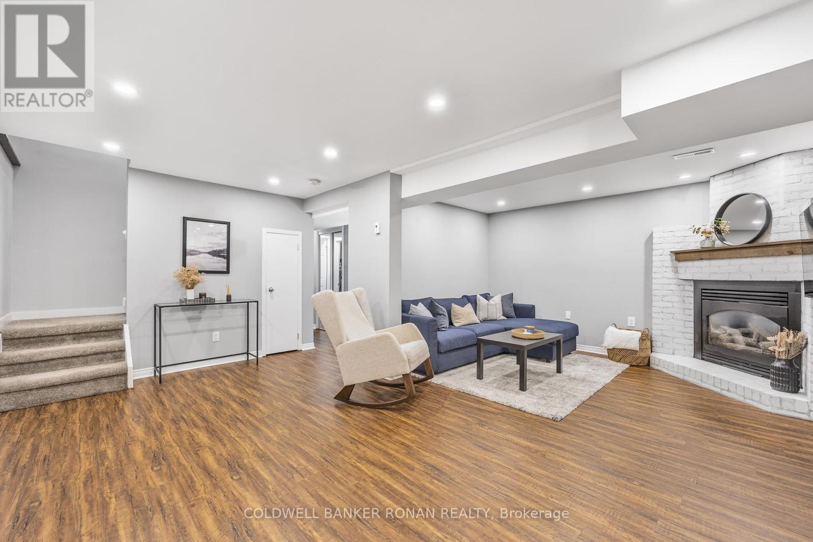 Single Family House Raised bungalow for Sale in  FERGUSON DRIVE Barrie (Northwest) 