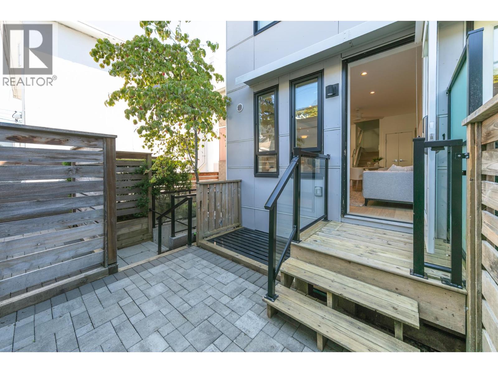 2431 W BROADWAY STREET, Vancouver