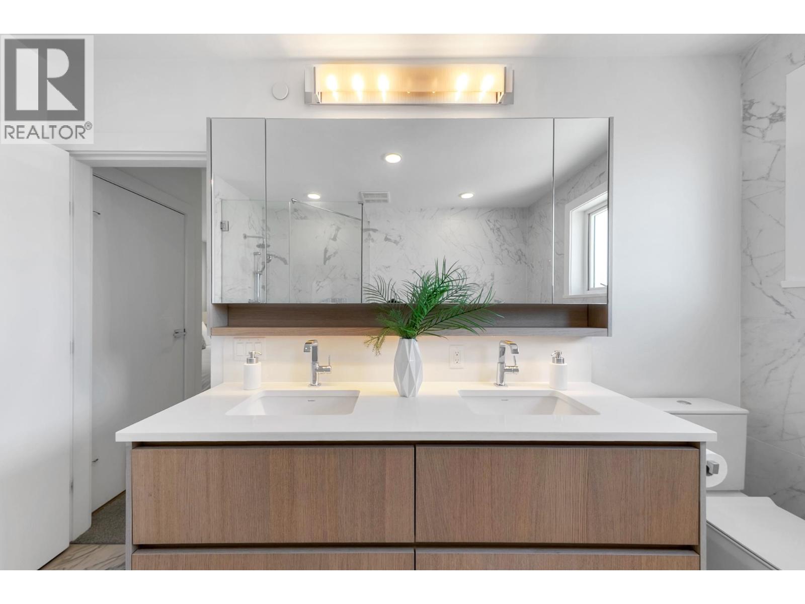 2431 W BROADWAY STREET, Vancouver