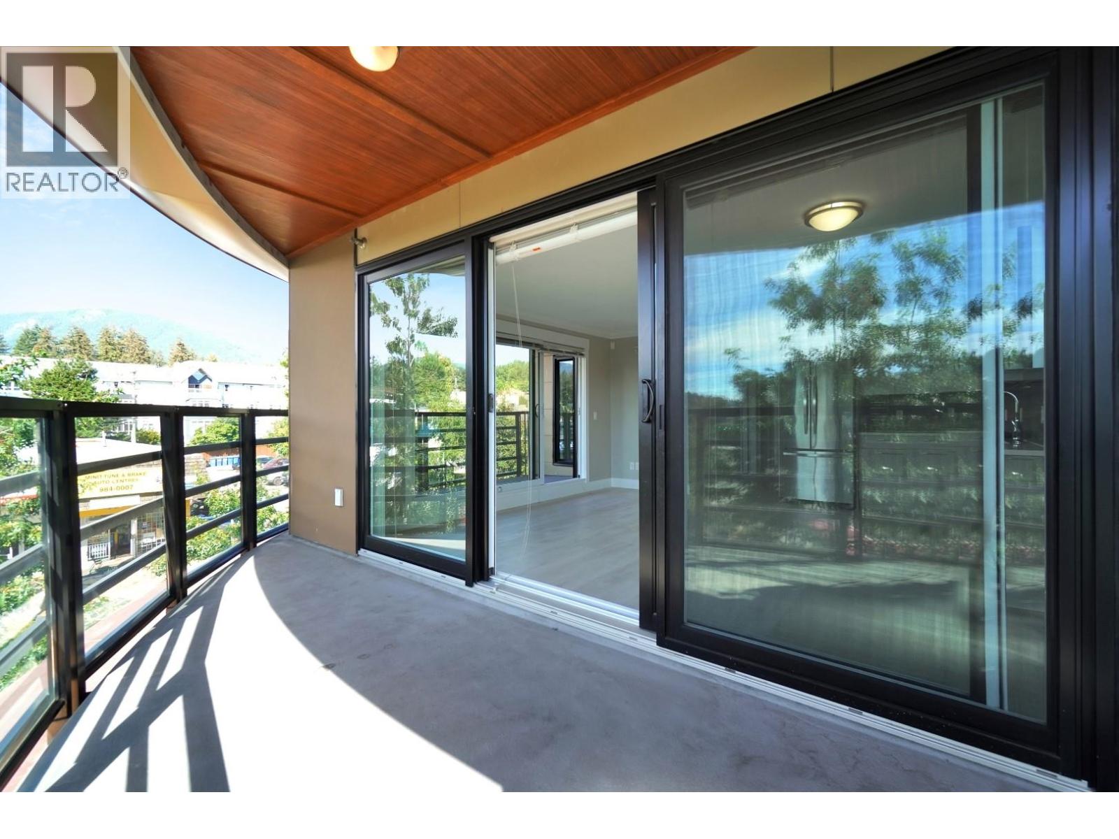 309 857 W 15TH STREET, North Vancouver