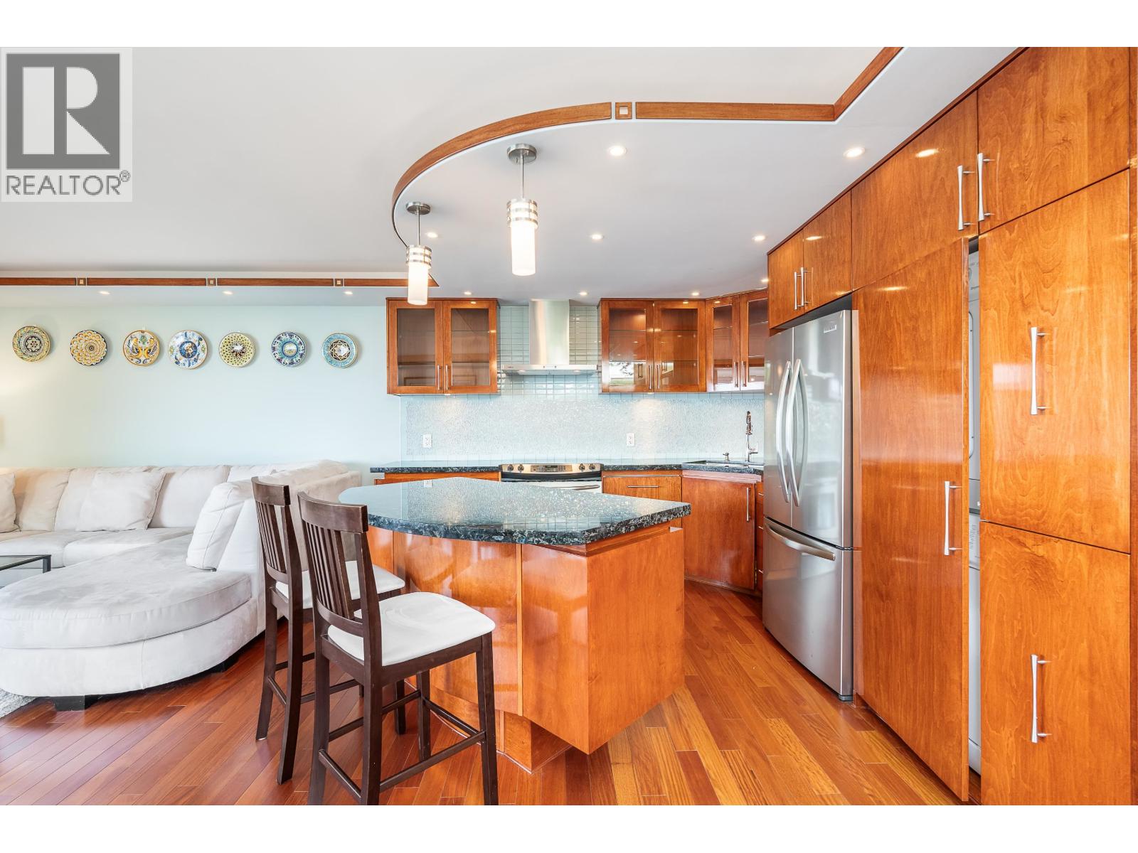 103 2108 ARGYLE AVENUE, West Vancouver