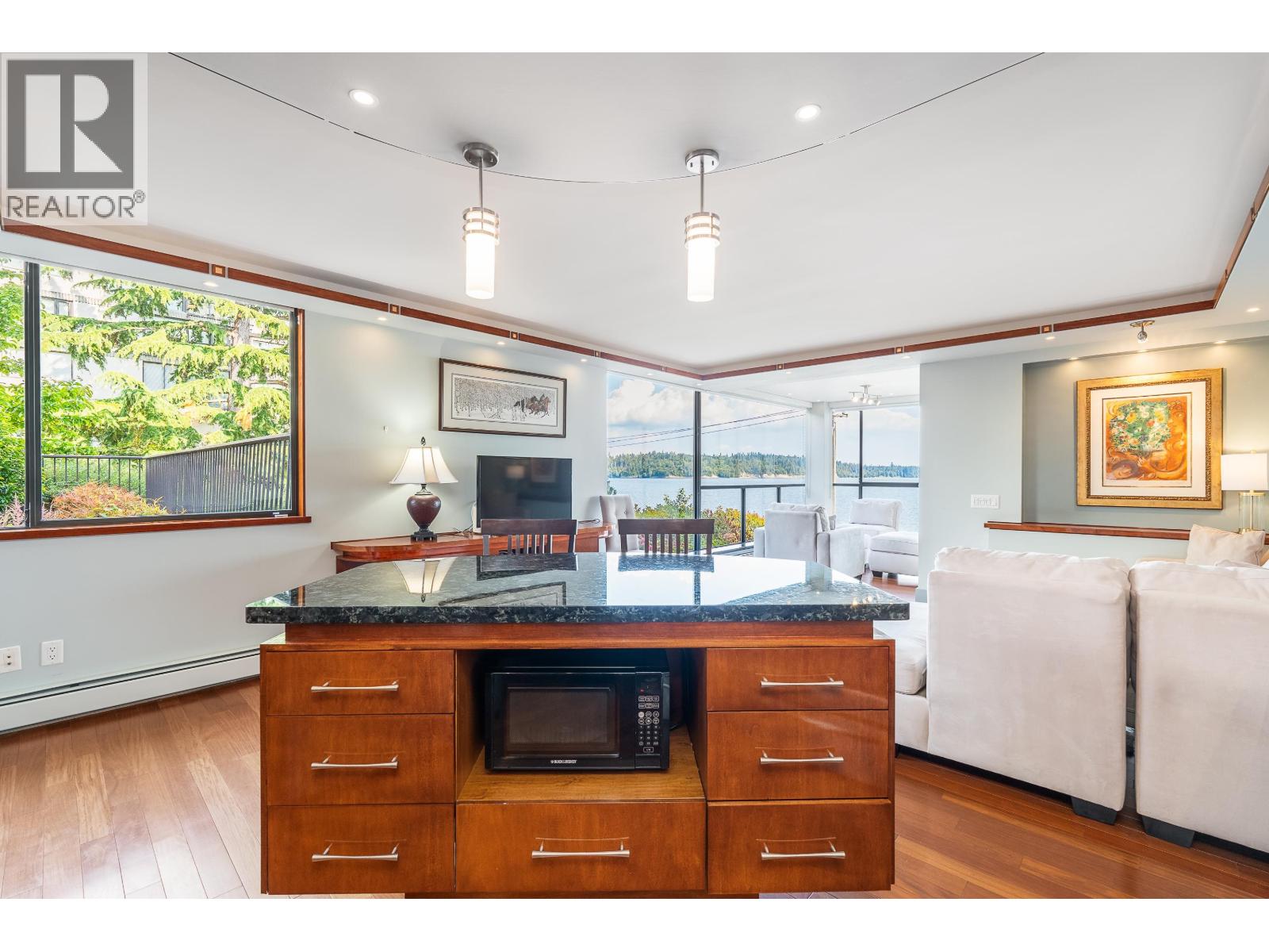 103 2108 ARGYLE AVENUE, West Vancouver