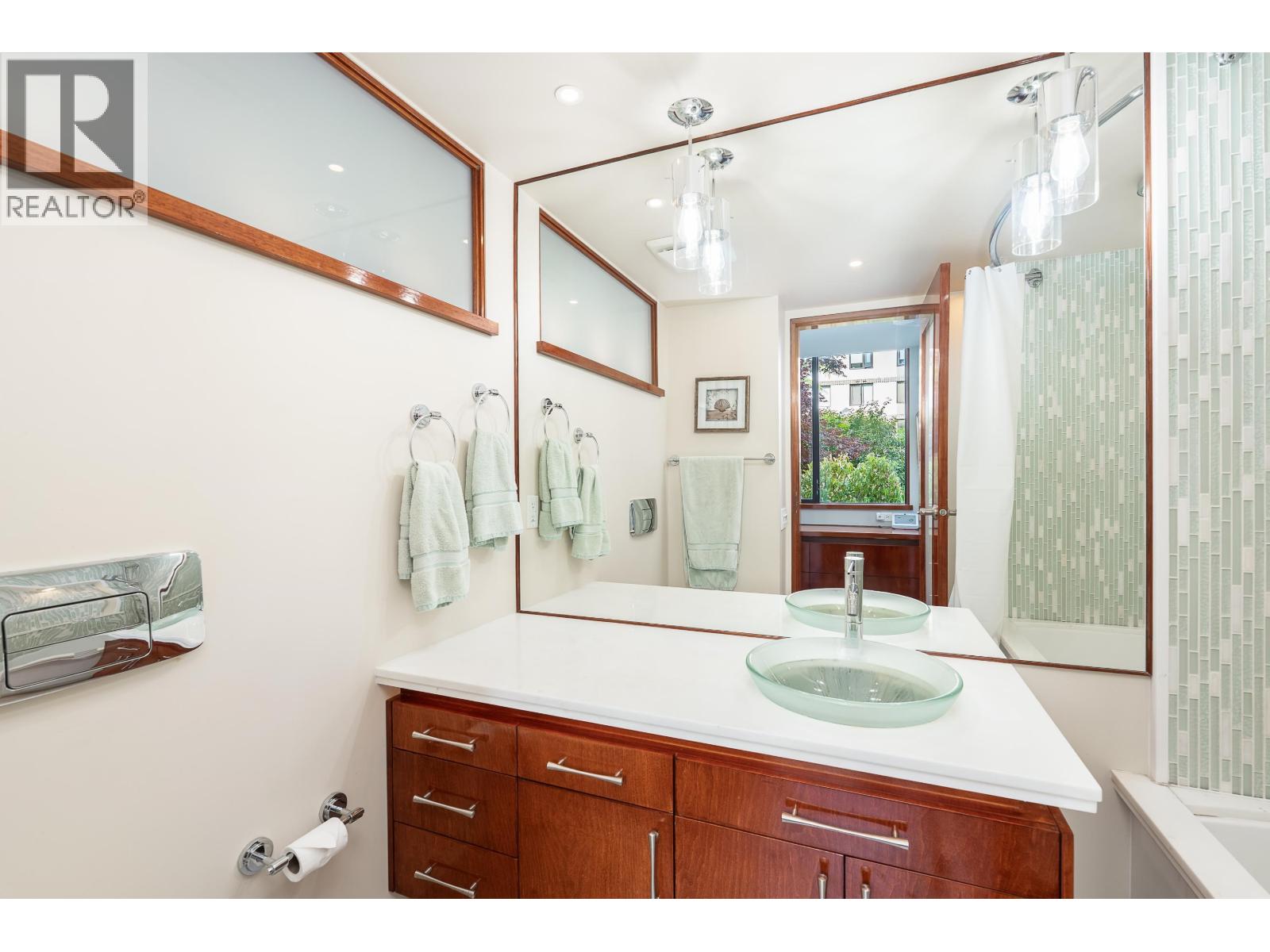 103 2108 ARGYLE AVENUE, West Vancouver