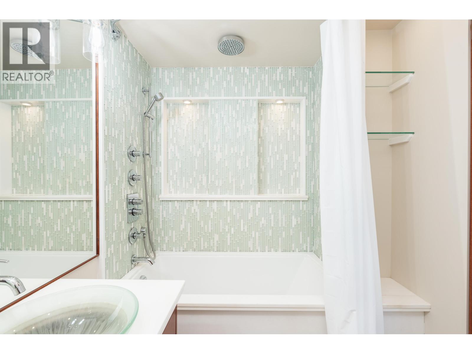 103 2108 ARGYLE AVENUE, West Vancouver