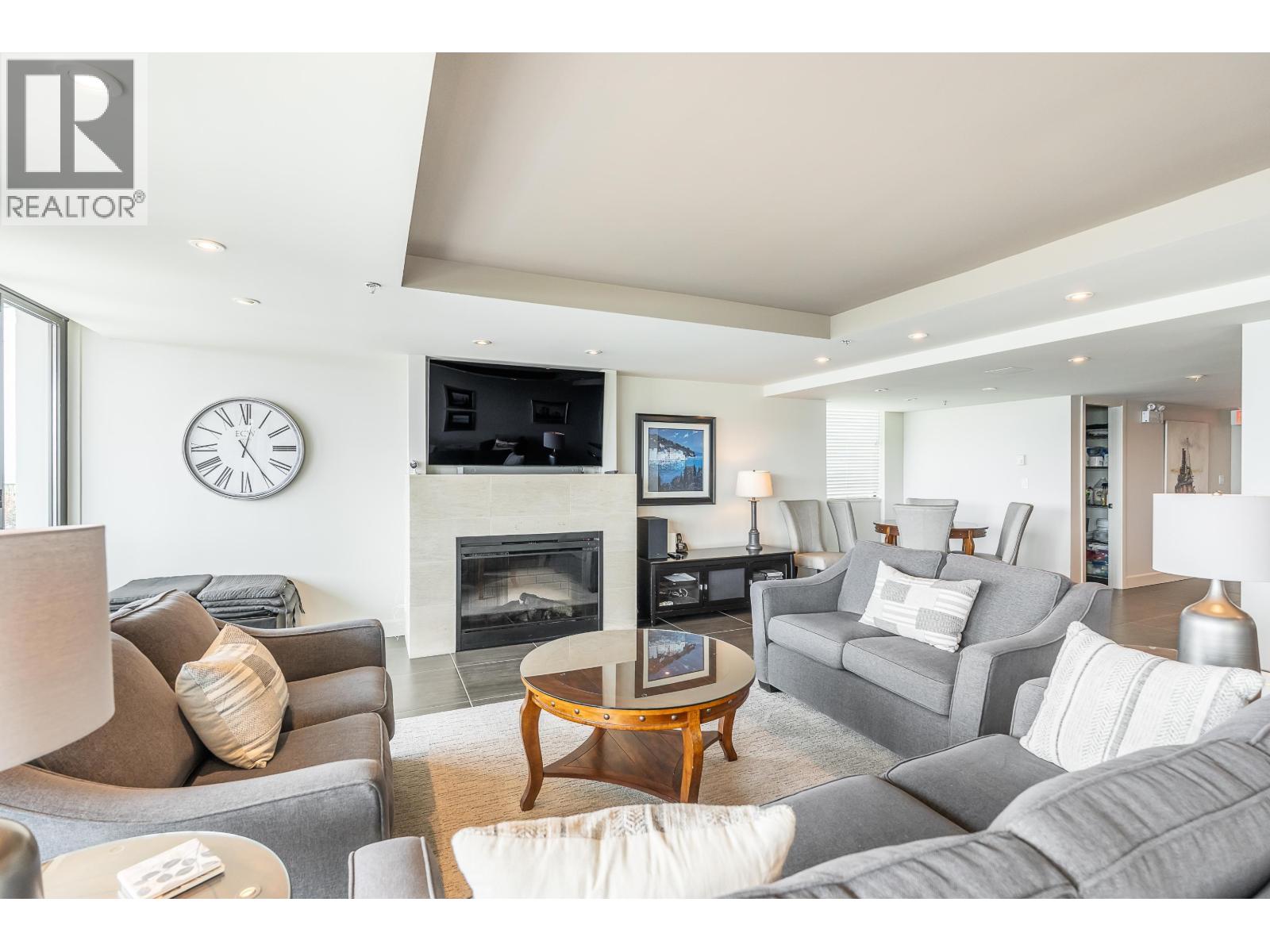 103 2108 ARGYLE AVENUE, West Vancouver