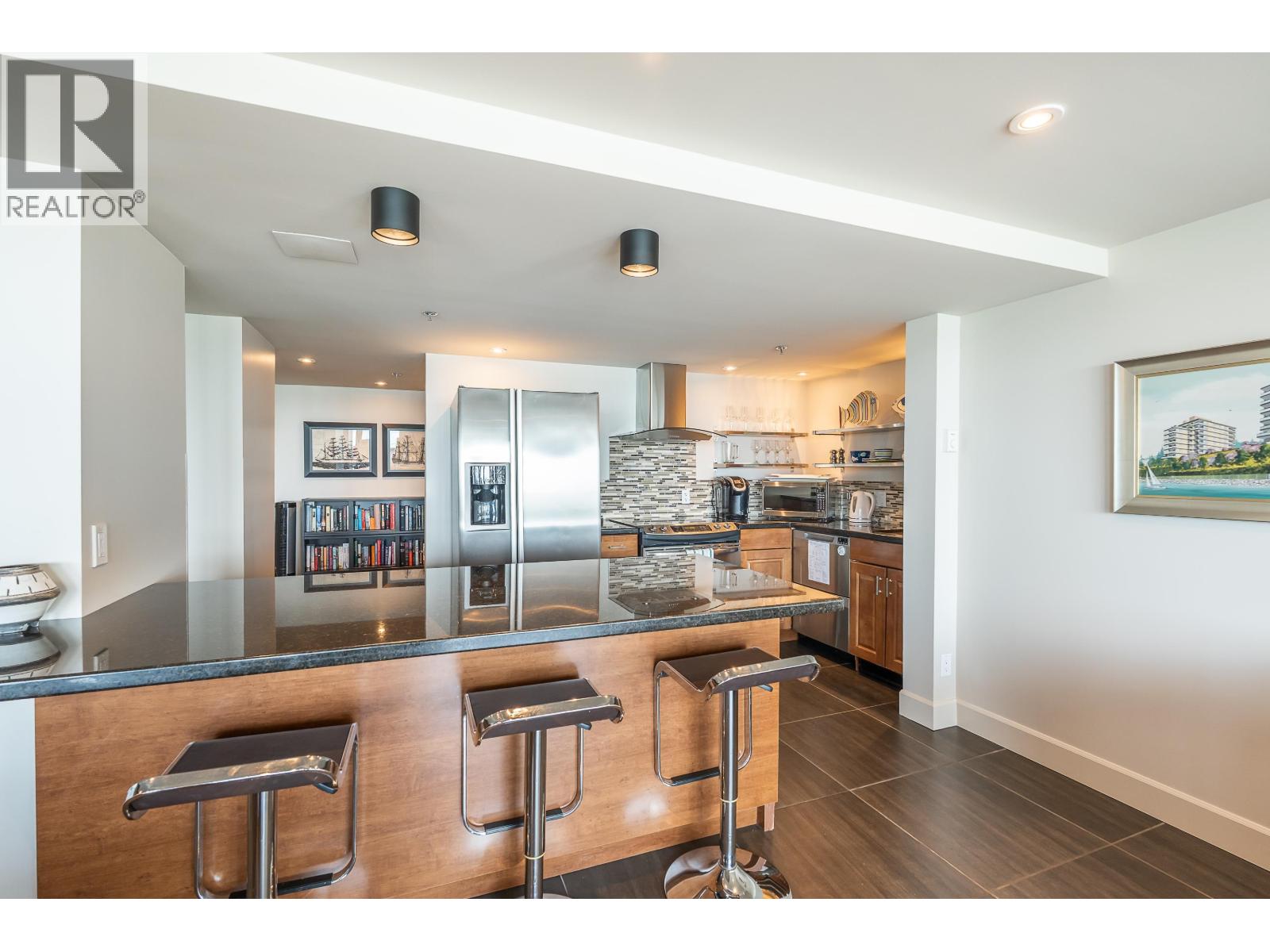 103 2108 ARGYLE AVENUE, West Vancouver