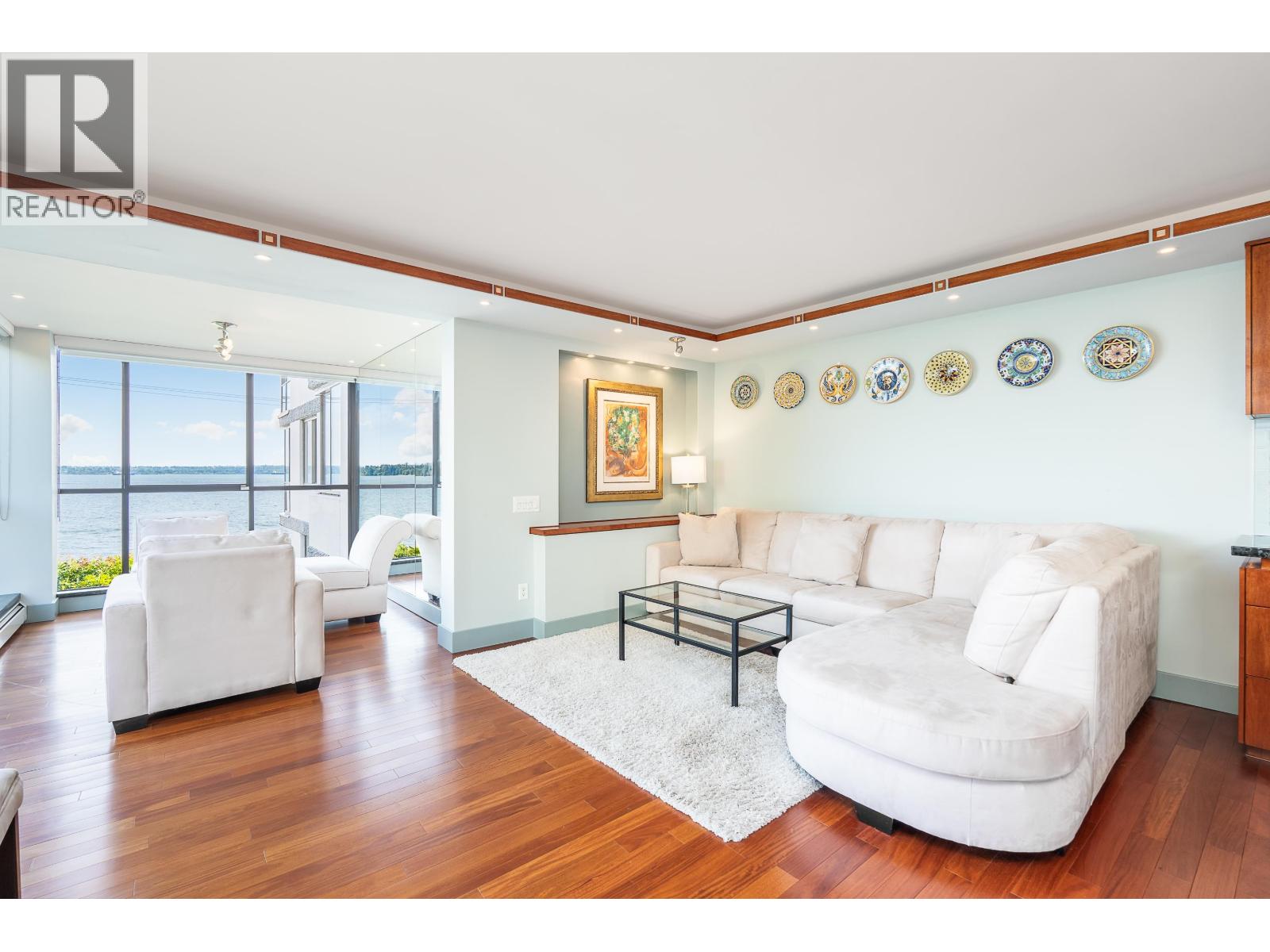 103 2108 ARGYLE AVENUE, West Vancouver