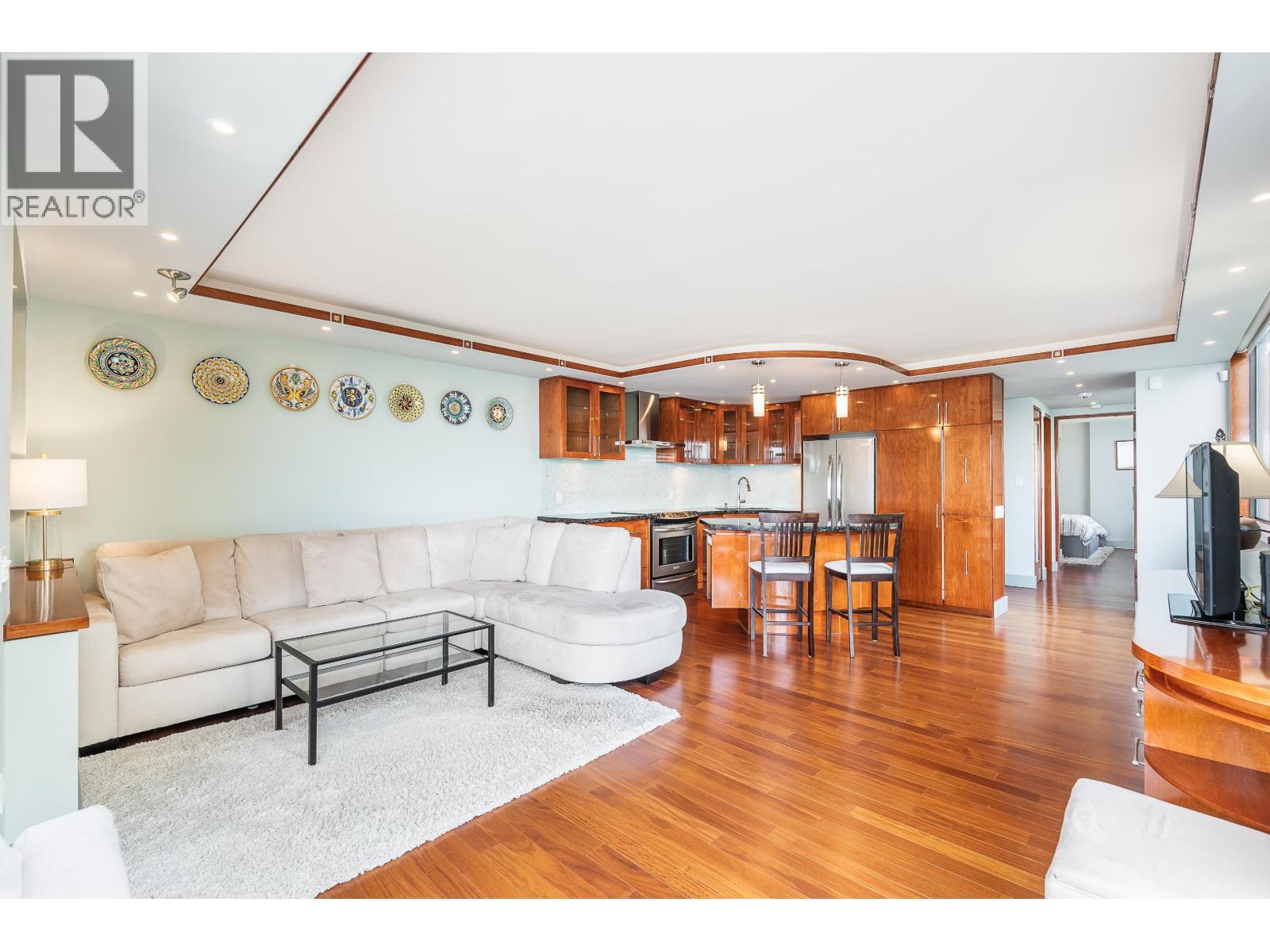 103 2108 ARGYLE AVENUE, West Vancouver