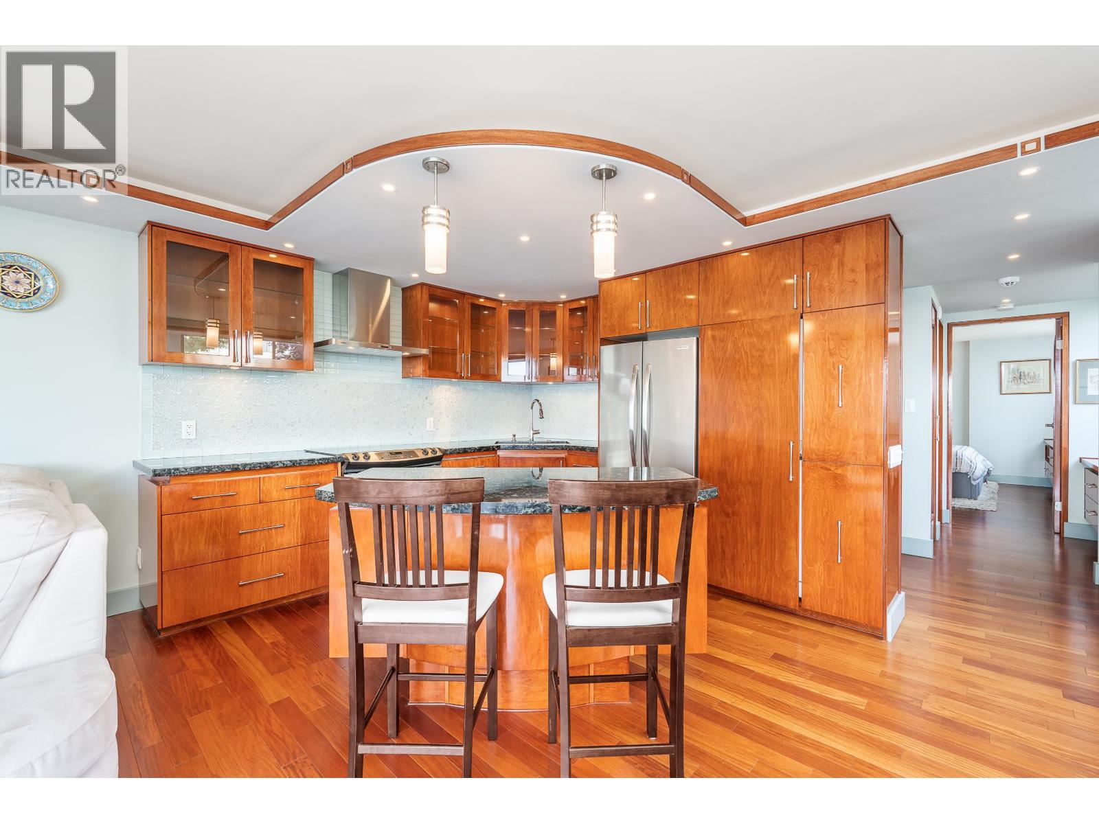 103 2108 ARGYLE AVENUE, West Vancouver