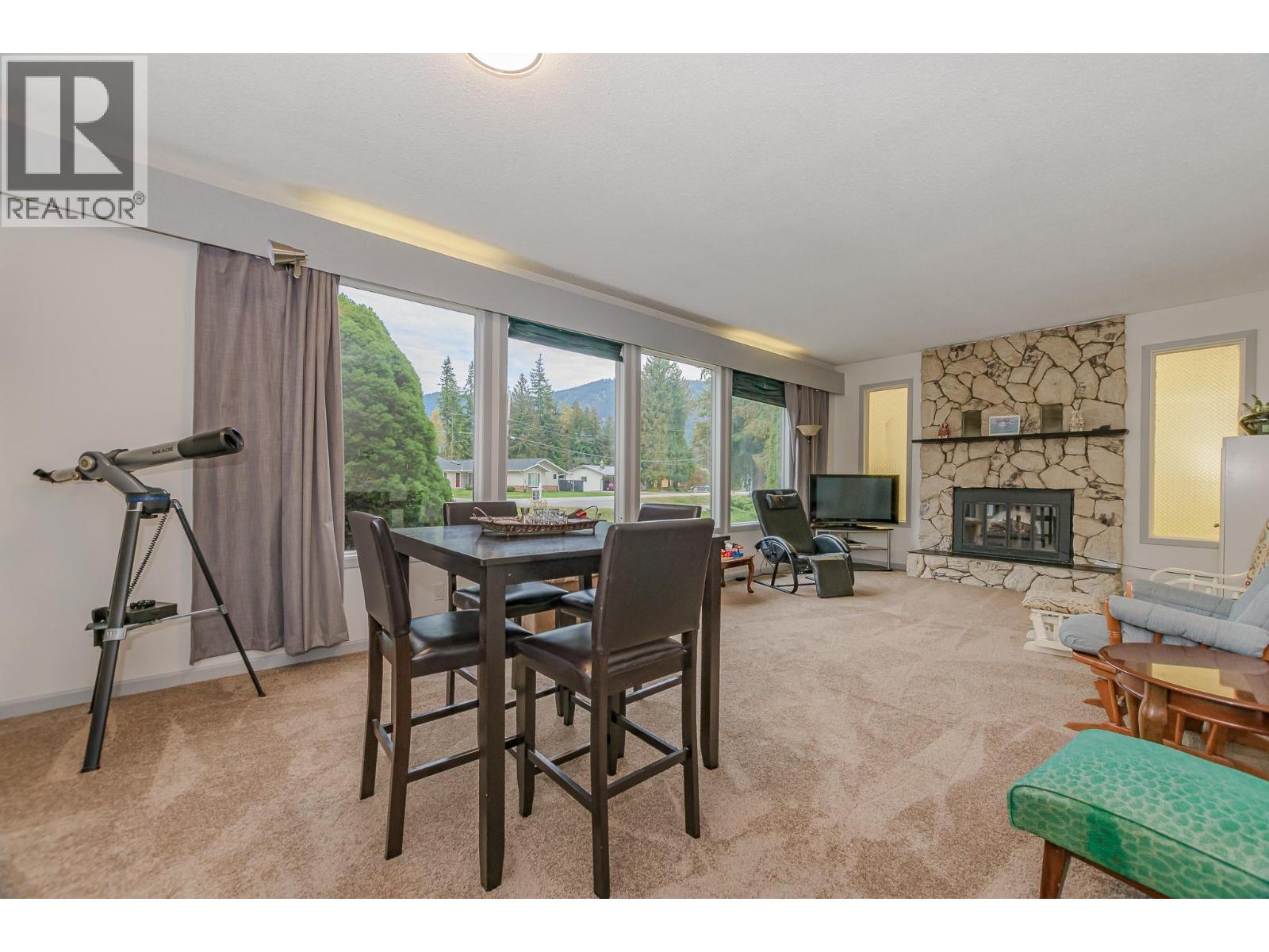 602 Maple Street, Sicamous