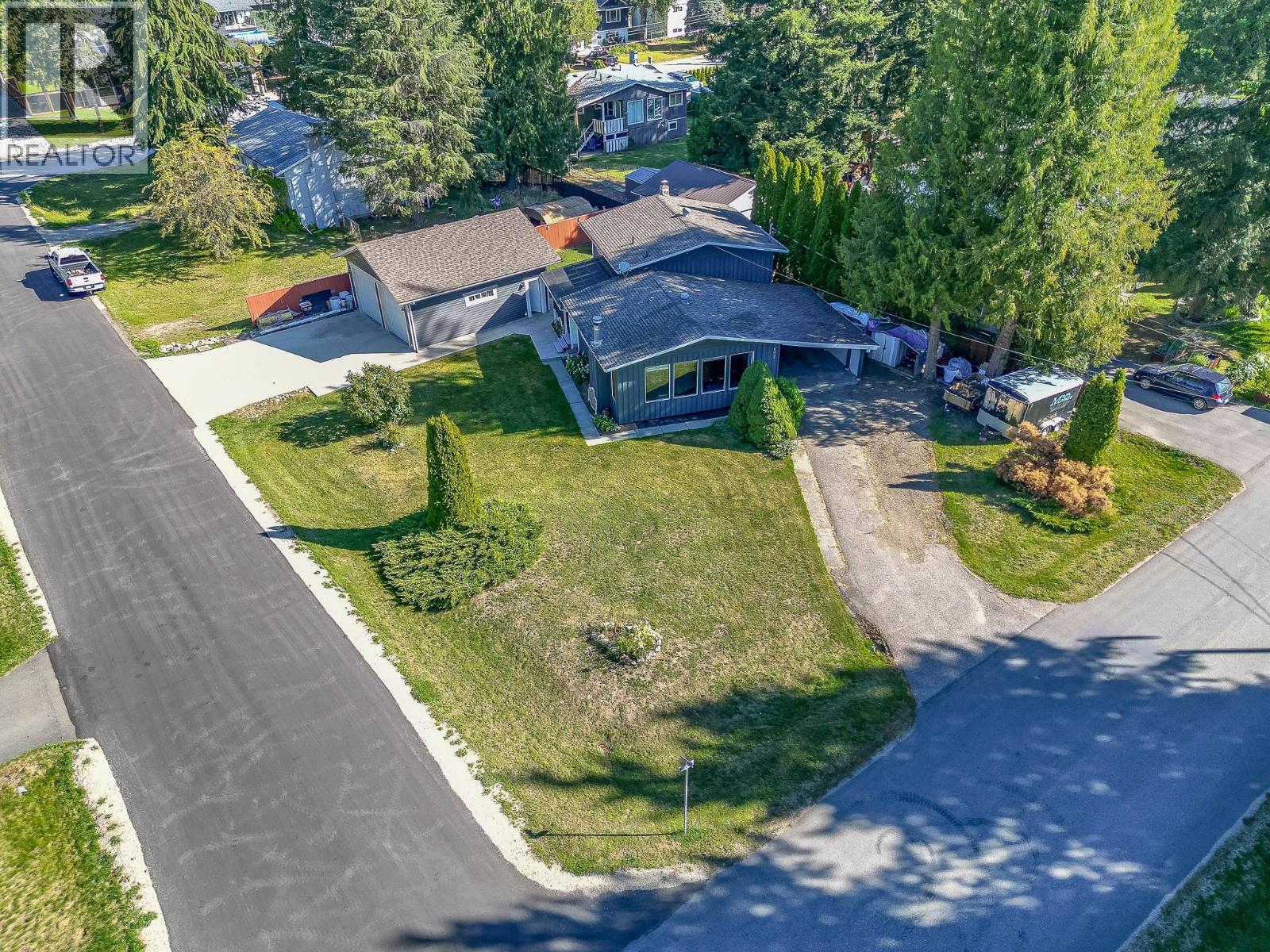 602 Maple Street, Sicamous