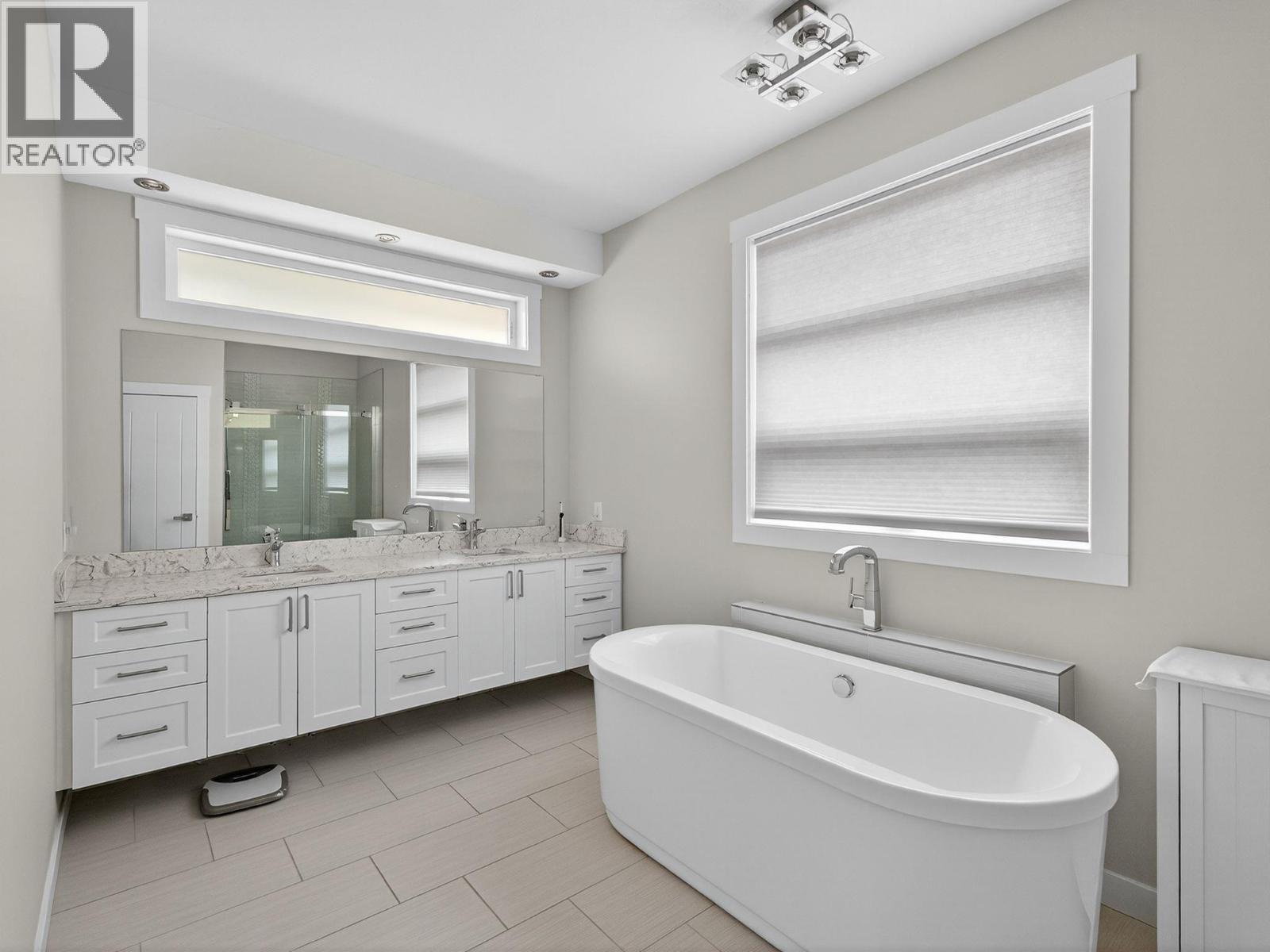  1534 Gregory Road, West Kelowna