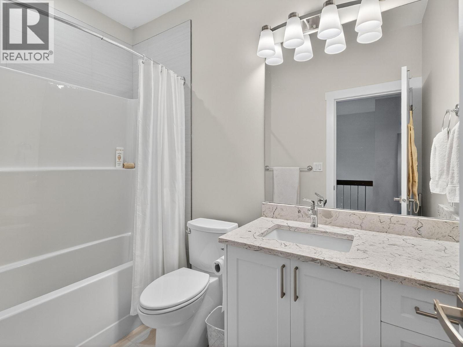  1534 Gregory Road, West Kelowna