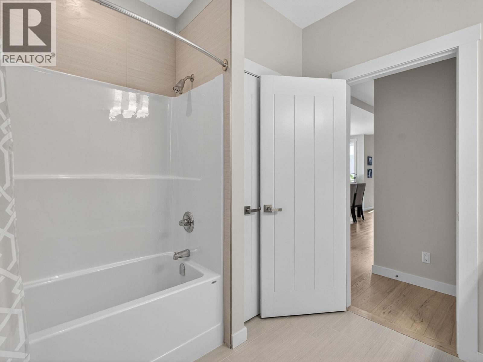  1534 Gregory Road, West Kelowna