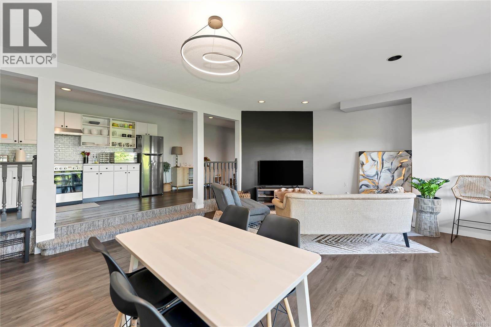  972 Seapearl Place, Saanich