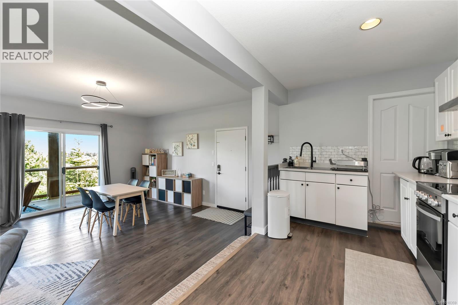  972 Seapearl Place, Saanich