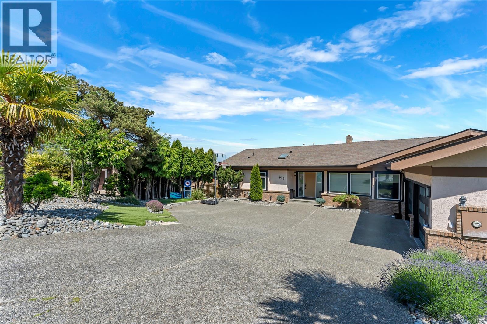  972 Seapearl Place, Saanich