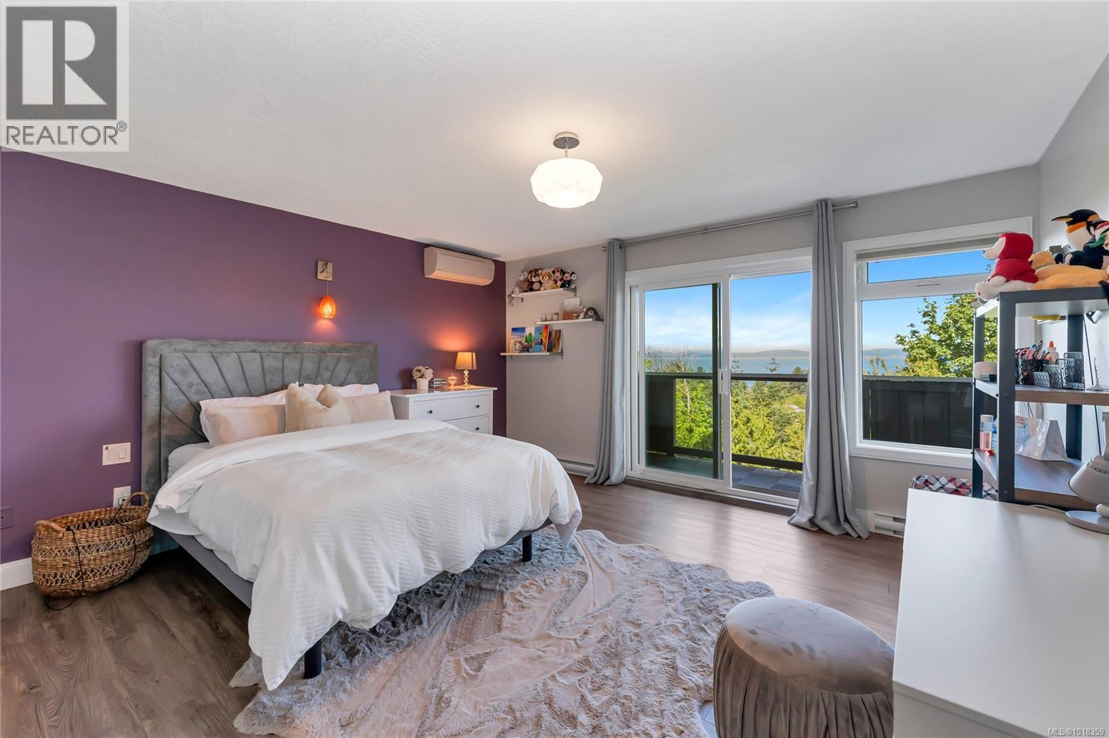  972 Seapearl Place, Saanich