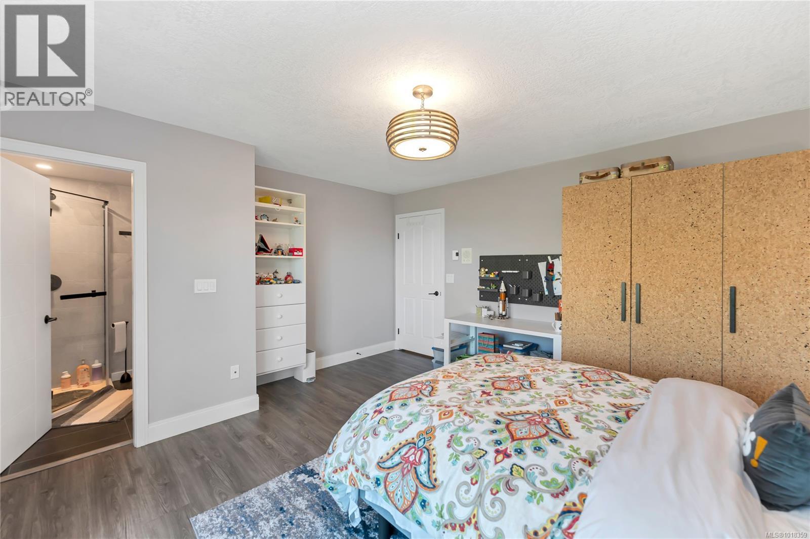  972 Seapearl Place, Saanich