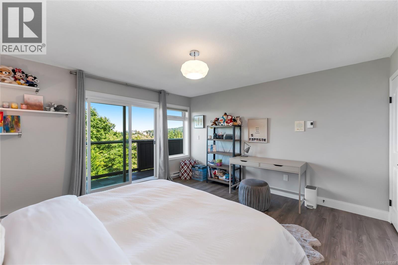  972 Seapearl Place, Saanich