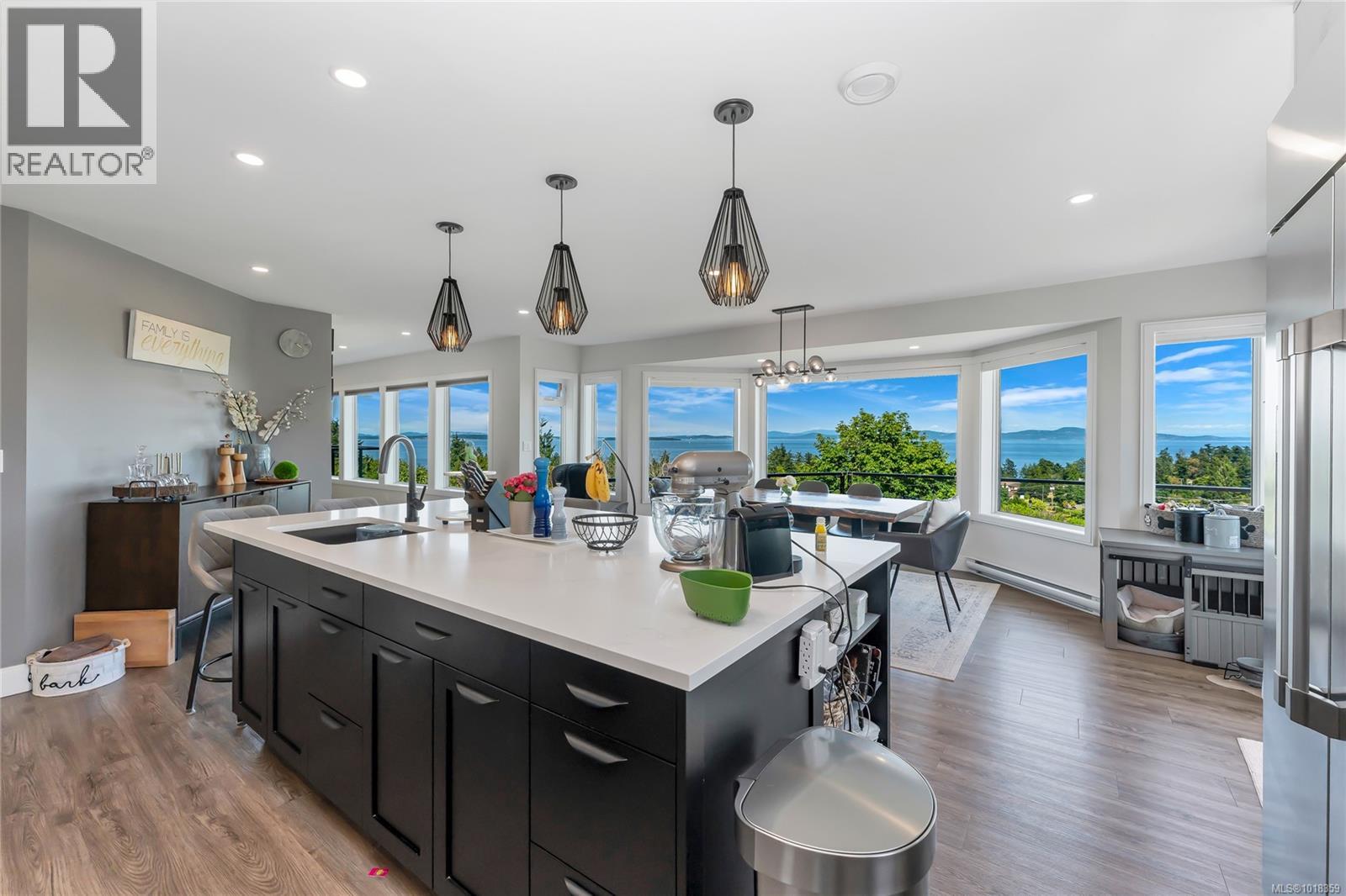  972 Seapearl Place, Saanich