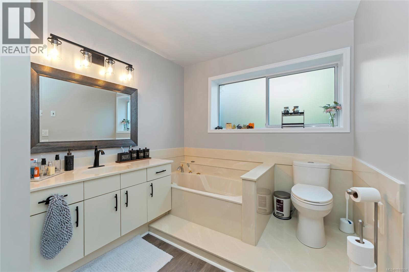  972 Seapearl Place, Saanich