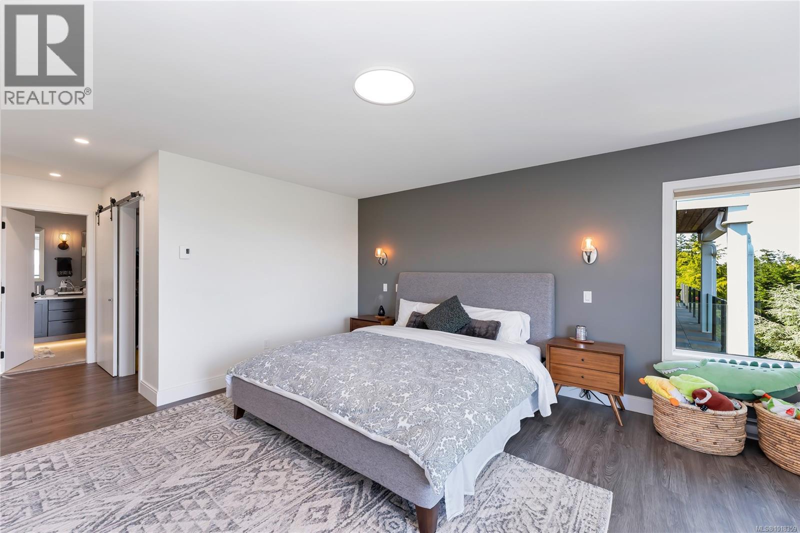  972 Seapearl Place, Saanich