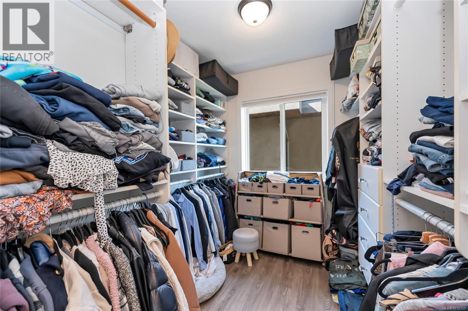  972 Seapearl Place, Saanich