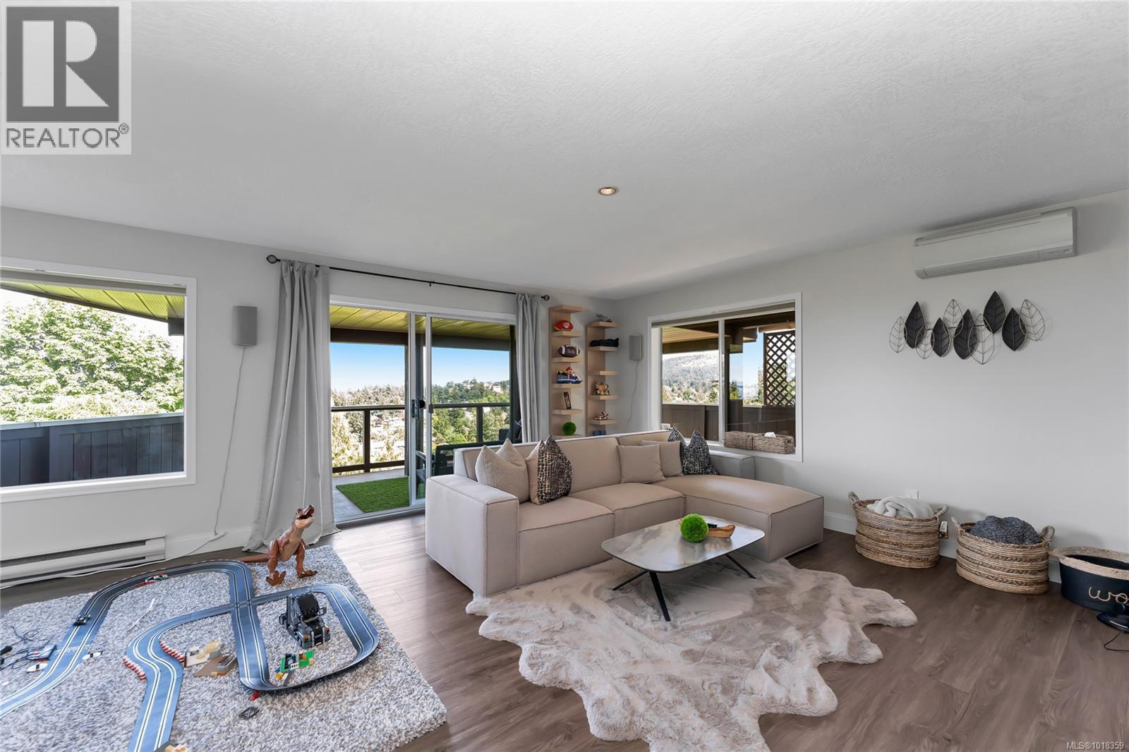  972 Seapearl Place, Saanich