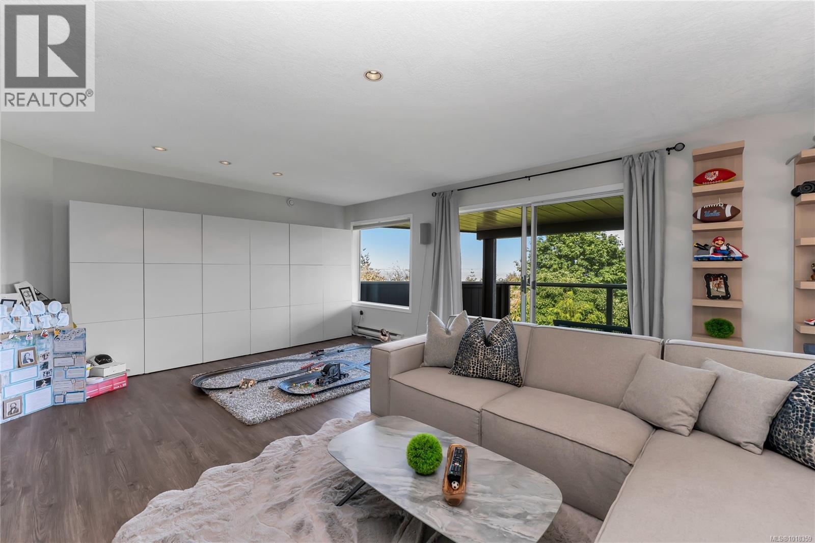  972 Seapearl Place, Saanich