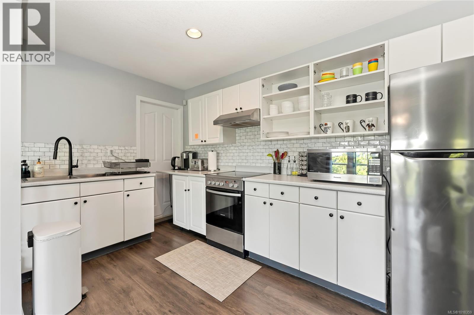  972 Seapearl Place, Saanich