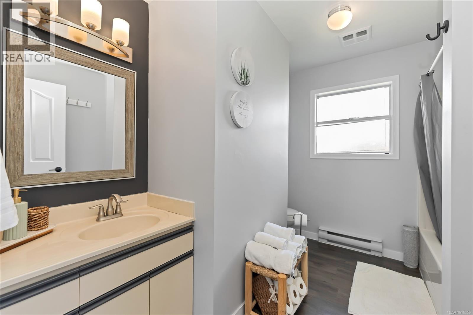  972 Seapearl Place, Saanich