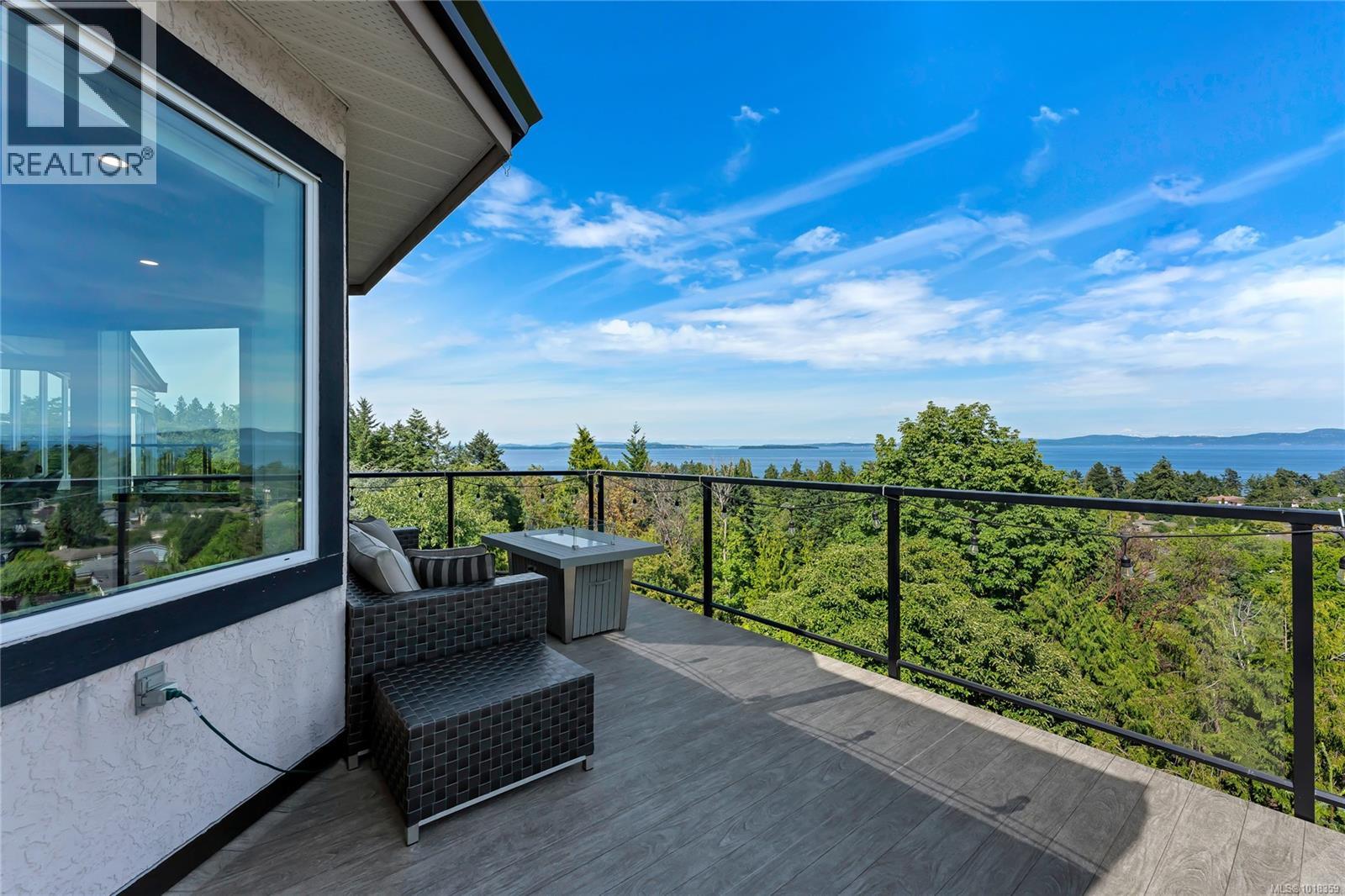  972 Seapearl Place, Saanich