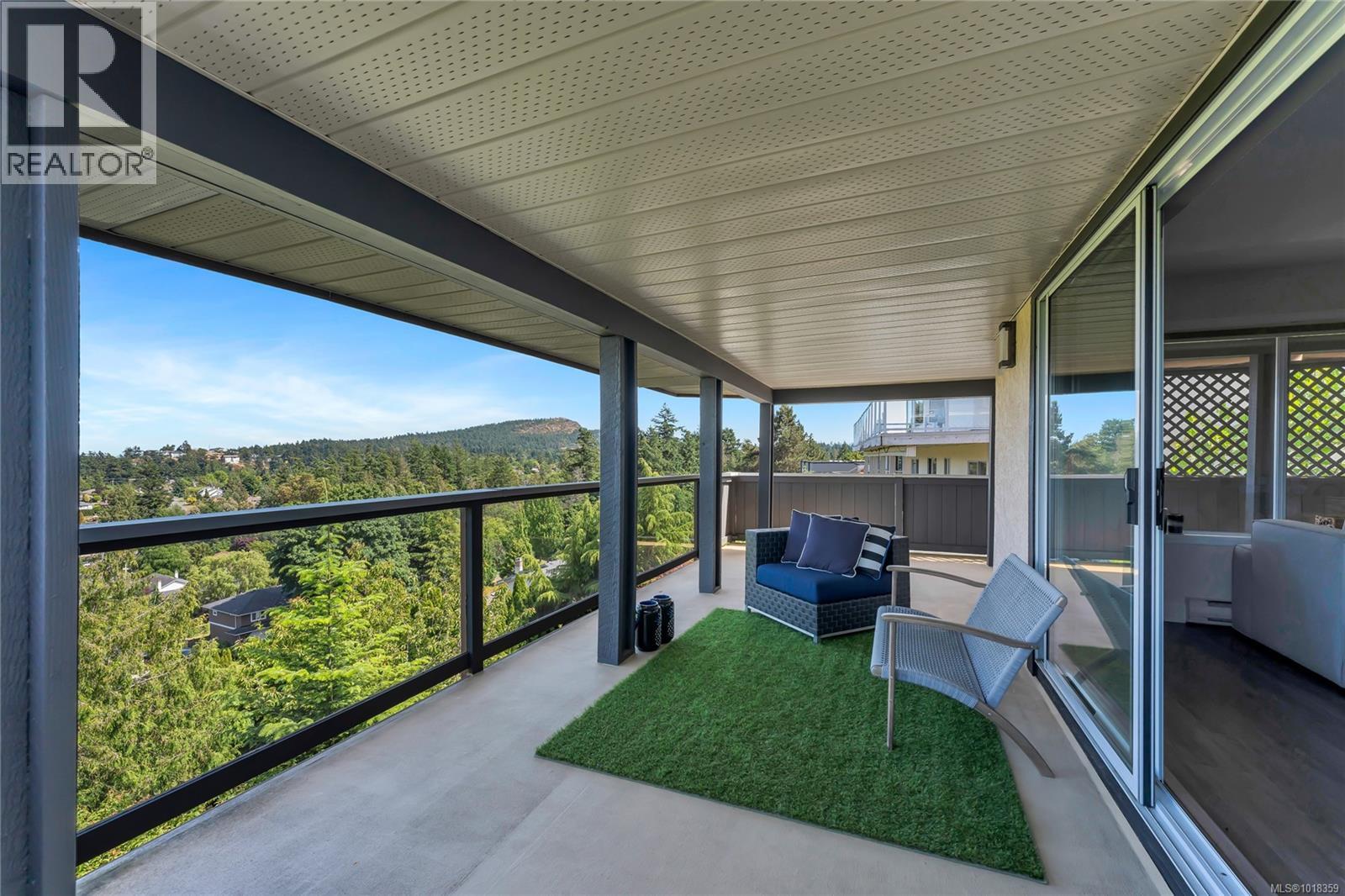  972 Seapearl Place, Saanich