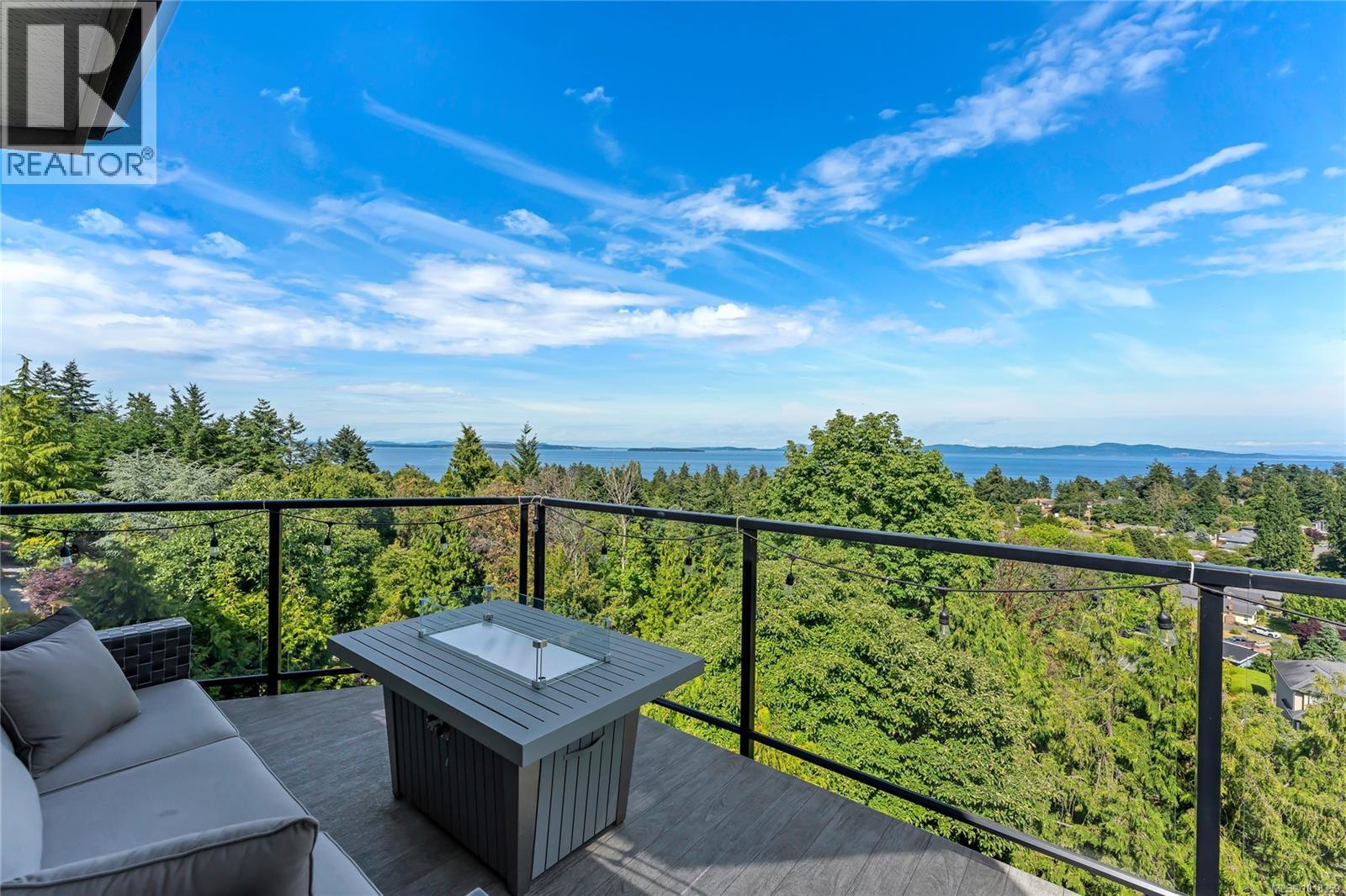  972 Seapearl Place, Saanich