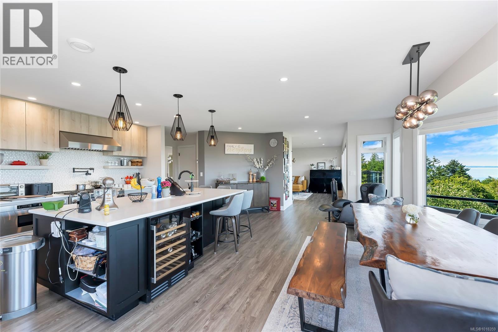  972 Seapearl Place, Saanich