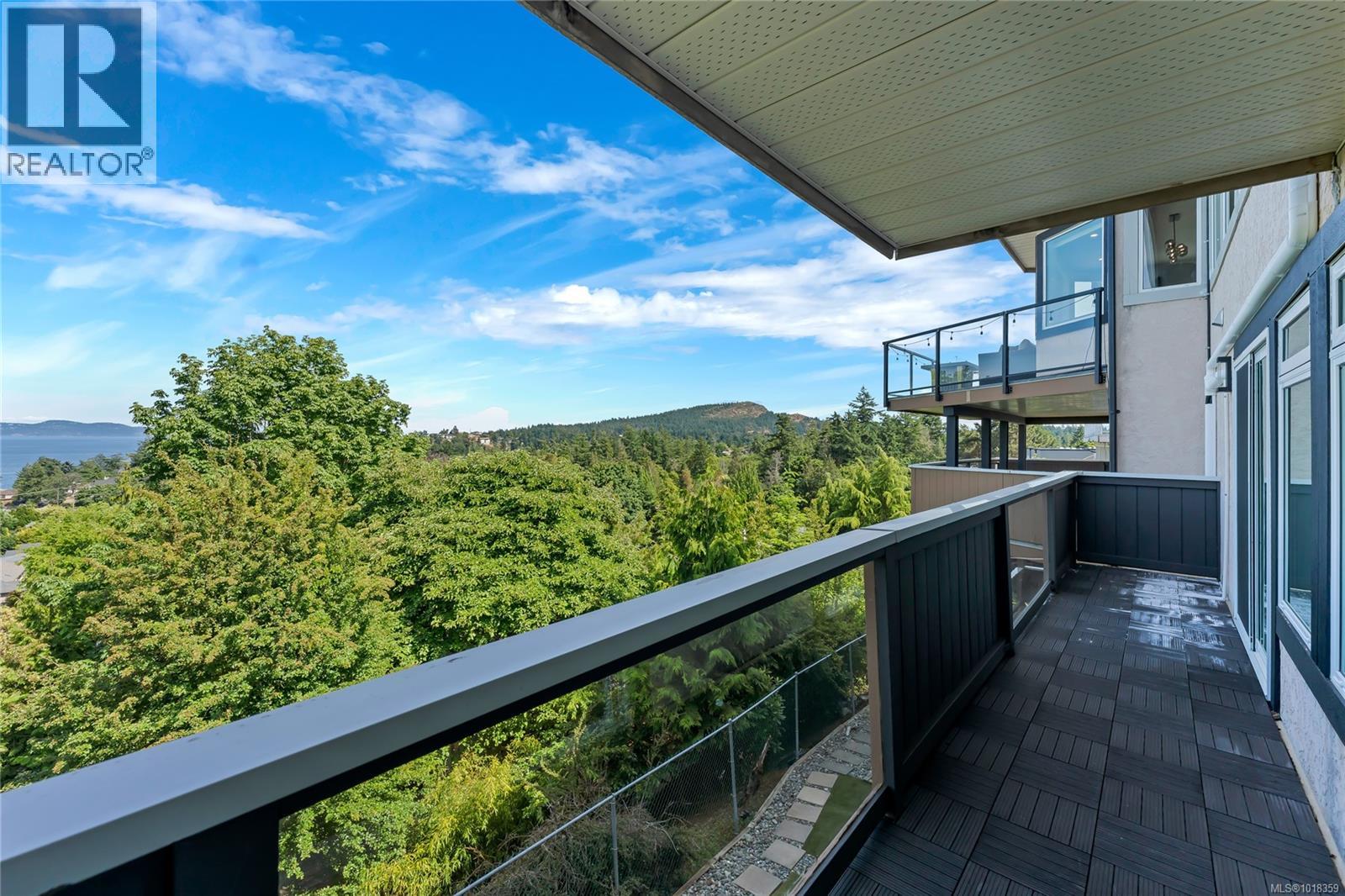  972 Seapearl Place, Saanich