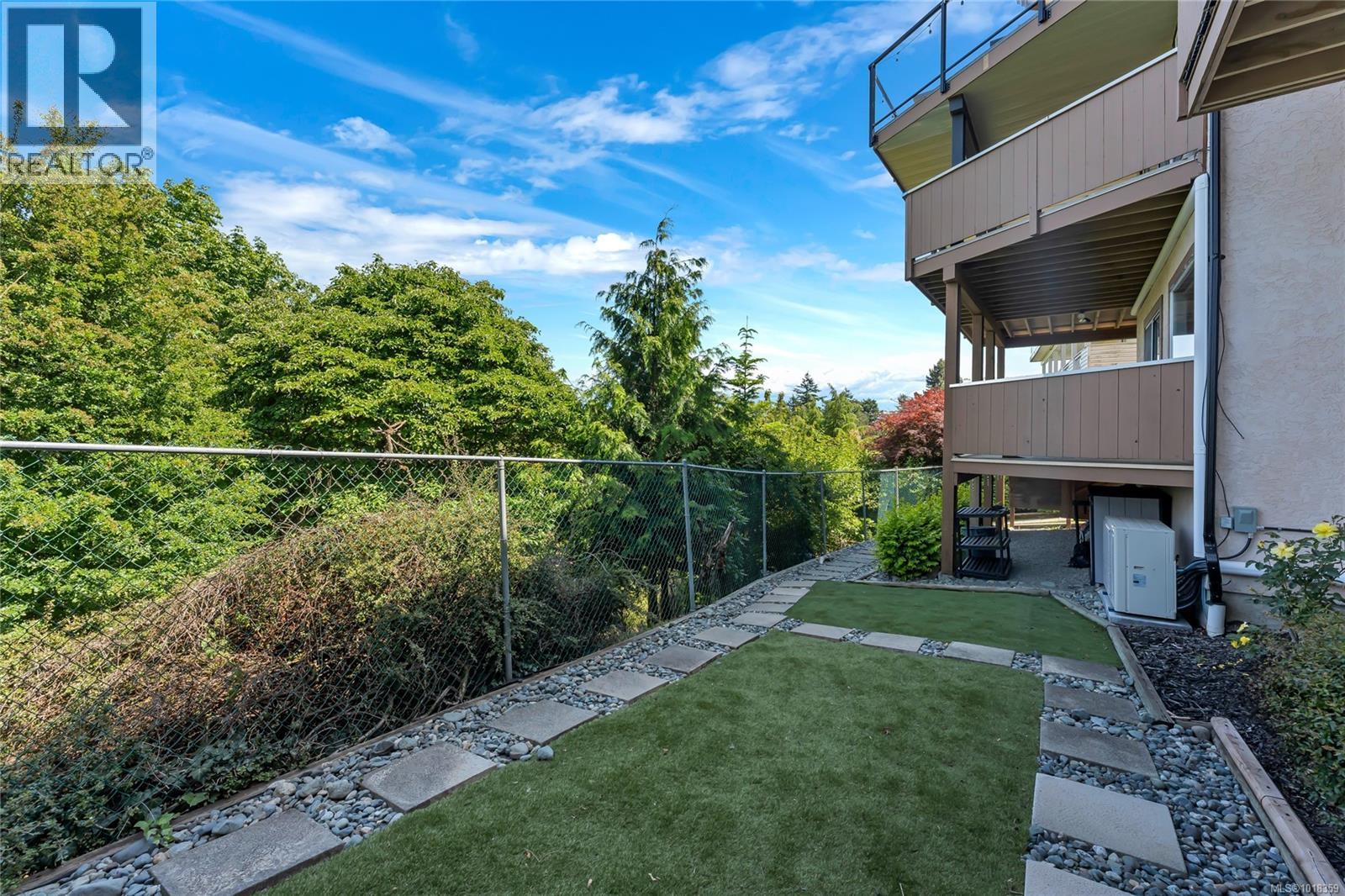  972 Seapearl Place, Saanich
