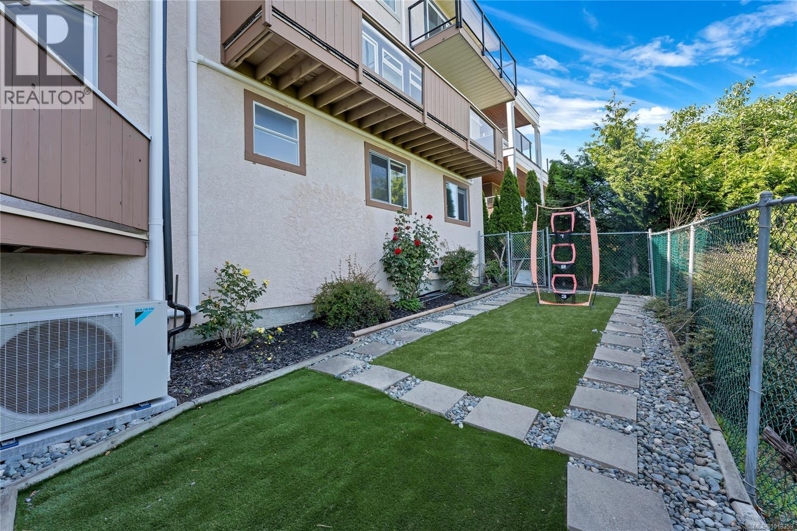  972 Seapearl Place, Saanich