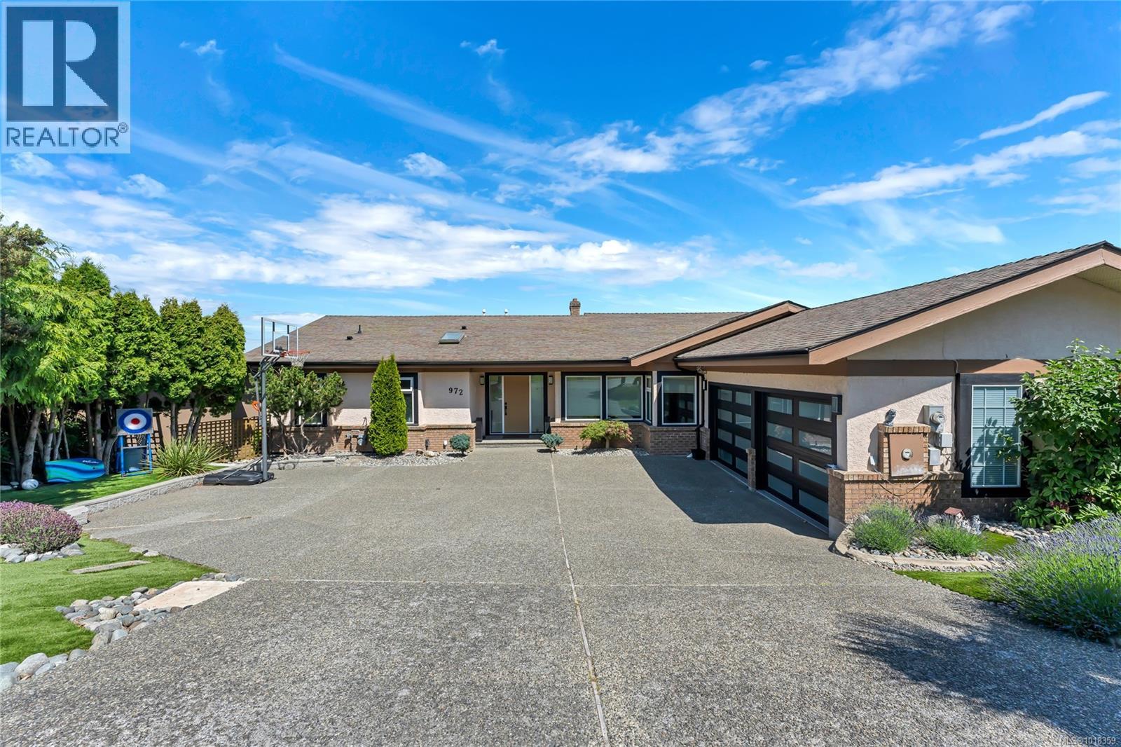  972 Seapearl Place, Saanich