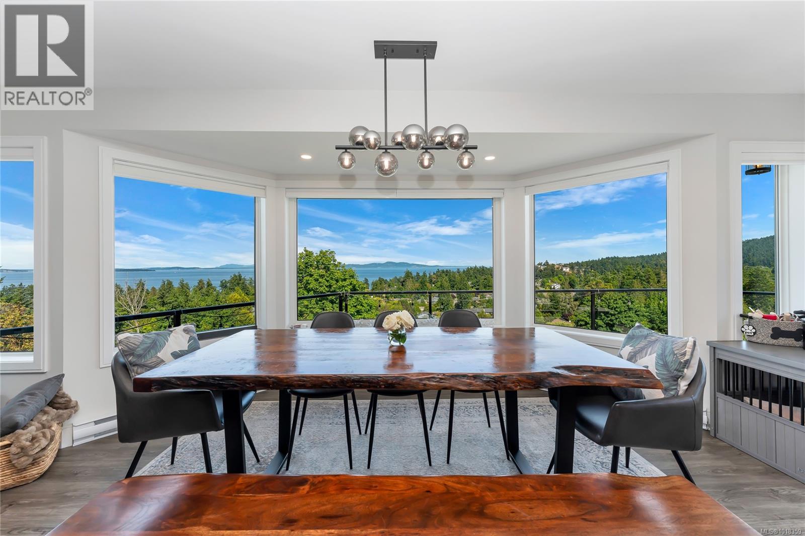  972 Seapearl Place, Saanich