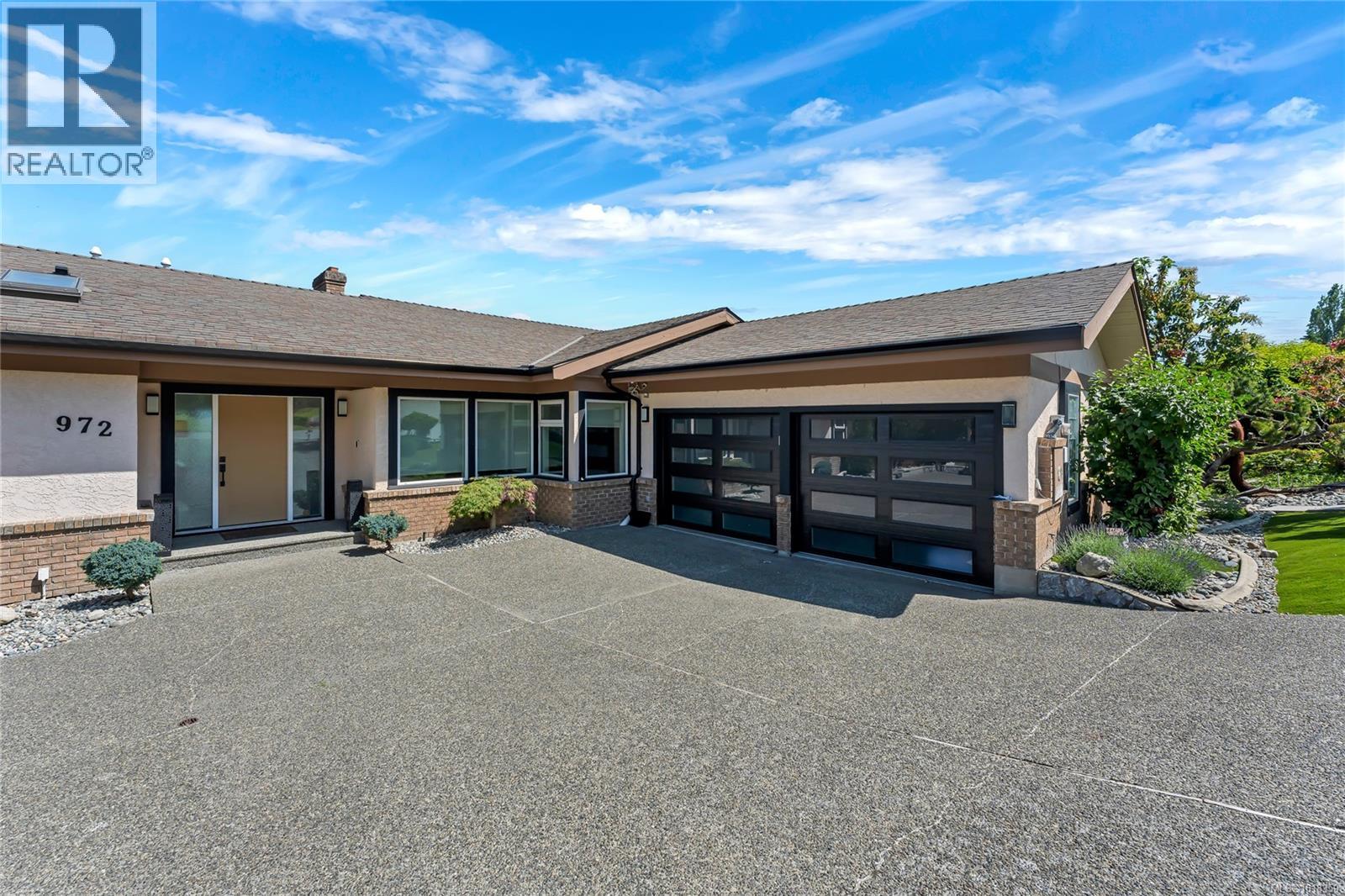  972 Seapearl Place, Saanich