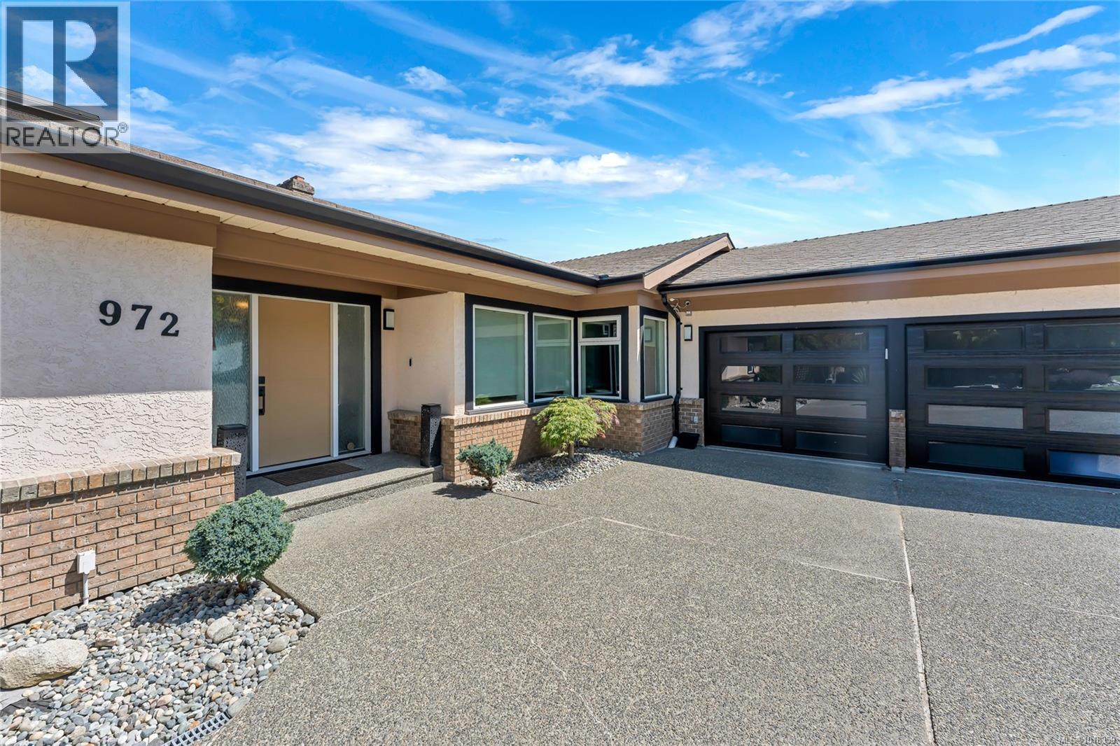  972 Seapearl Place, Saanich