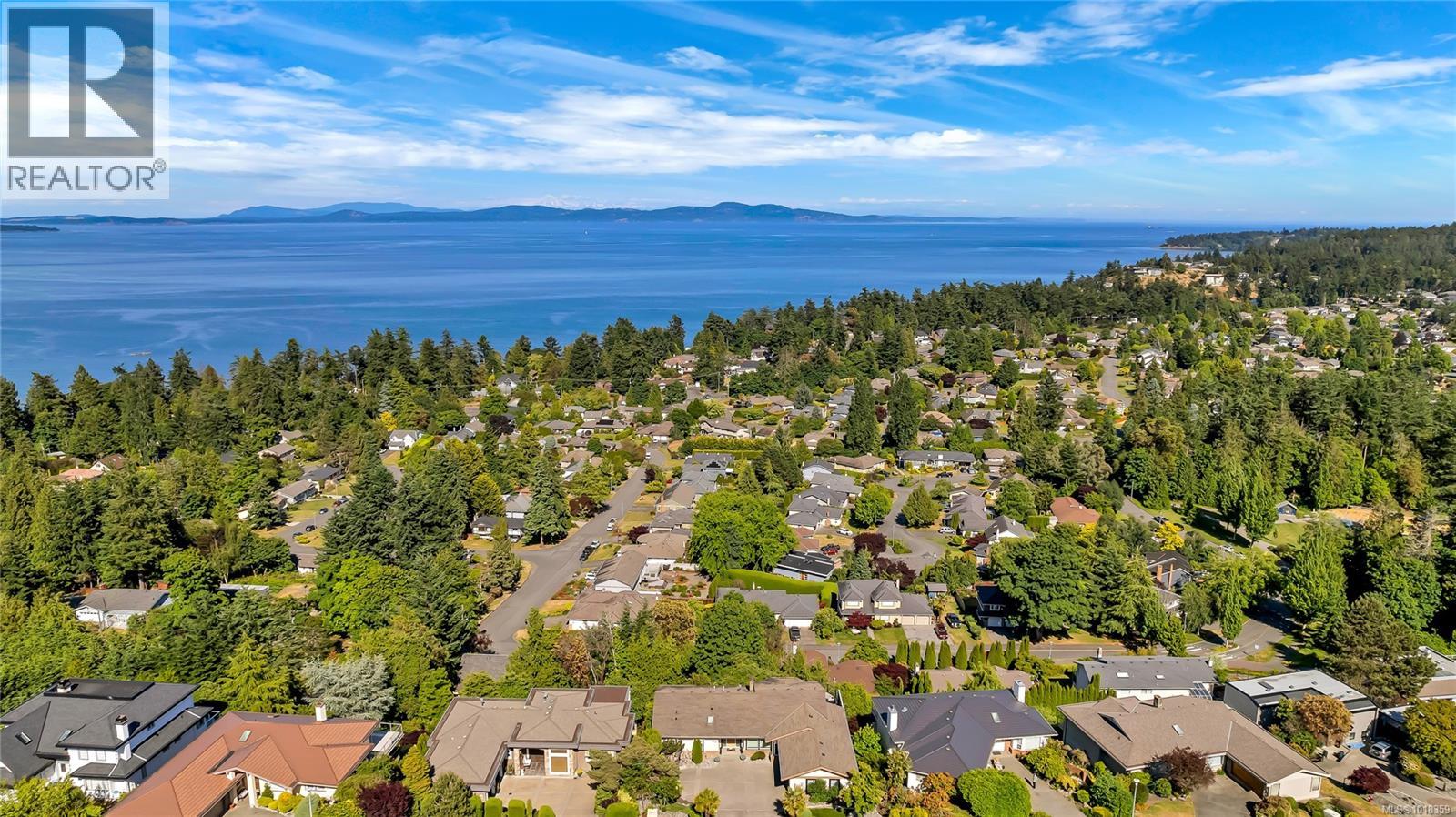  972 Seapearl Place, Saanich