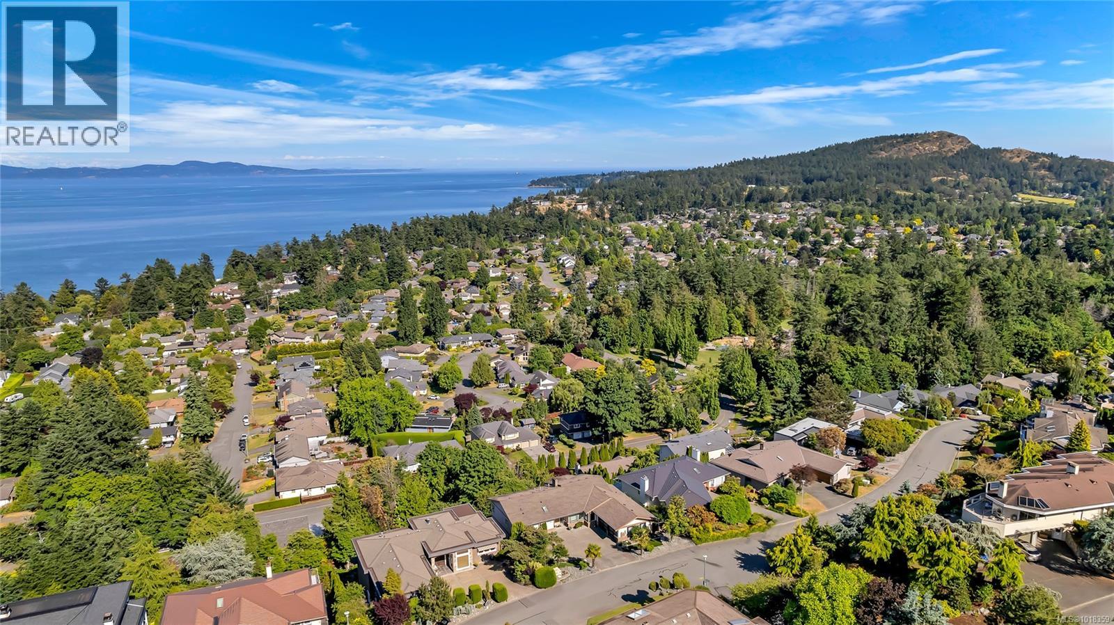  972 Seapearl Place, Saanich