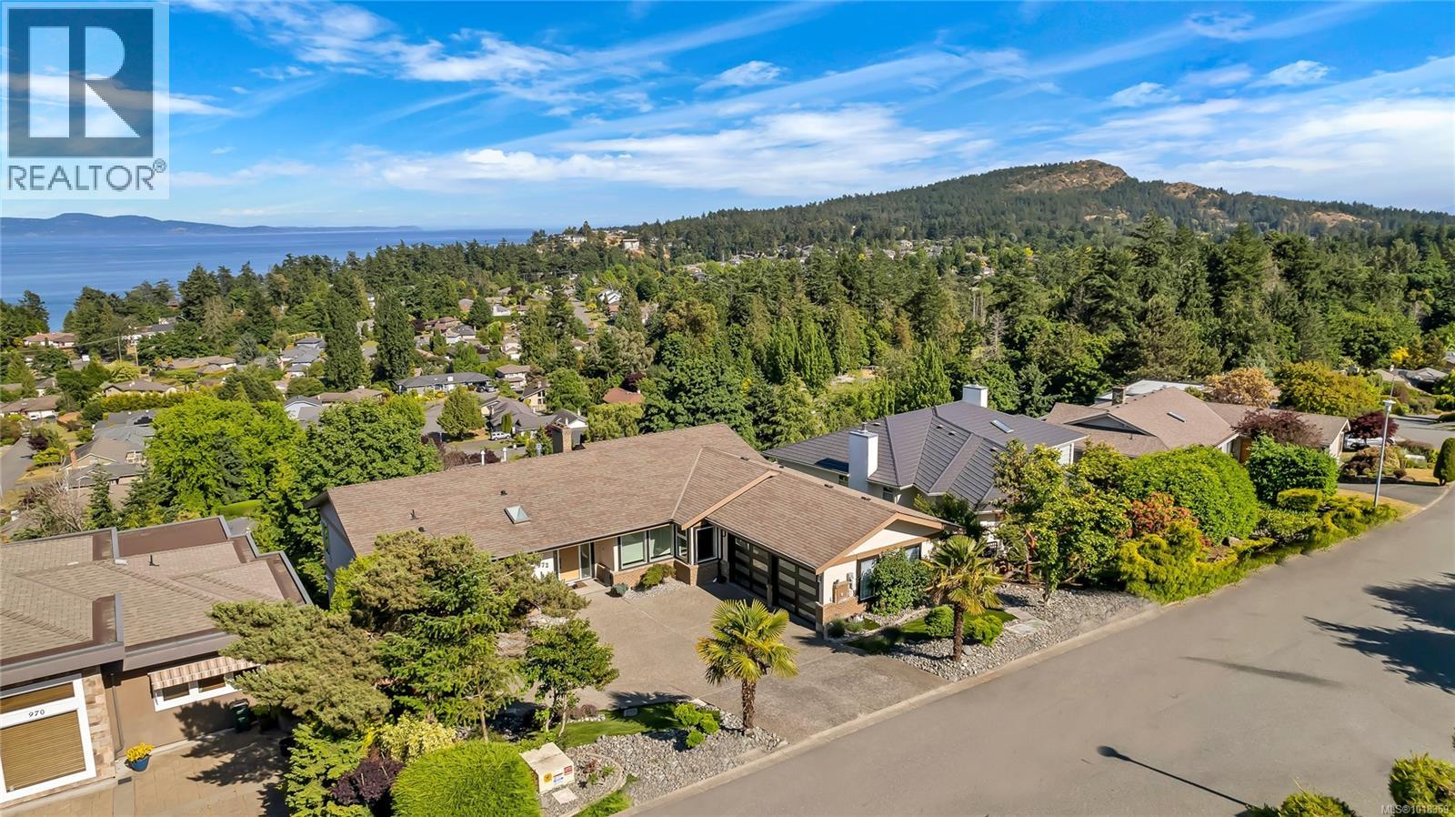  972 Seapearl Place, Saanich